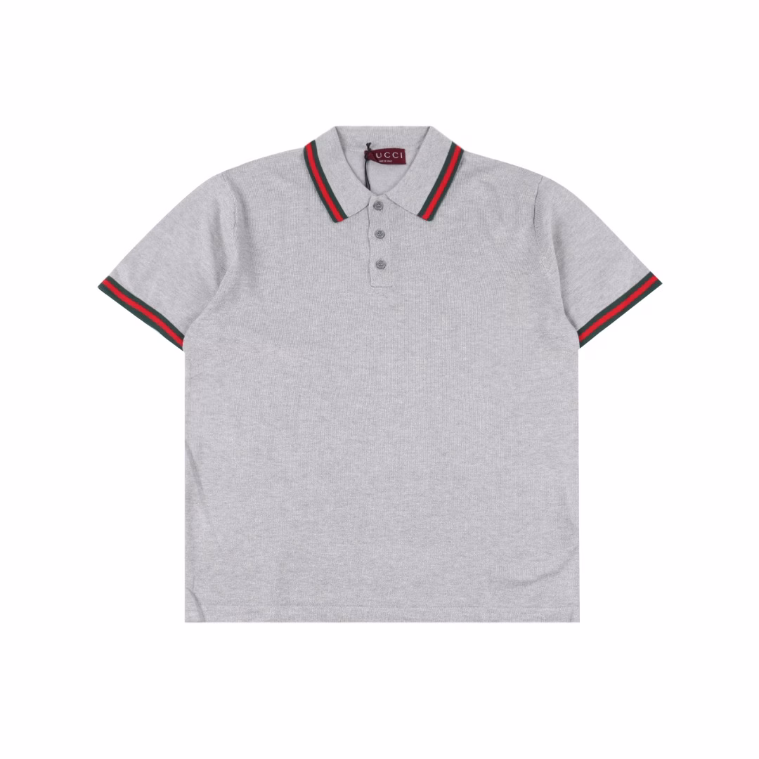 Gucci 25ss red and green striped silver knitted Polo short sleevesKnitted with silver silver thread blended cotton thread, it presents a shiny luster under the light, and the collar and cuffs are decorated with G's classic red and green contrast jacquard