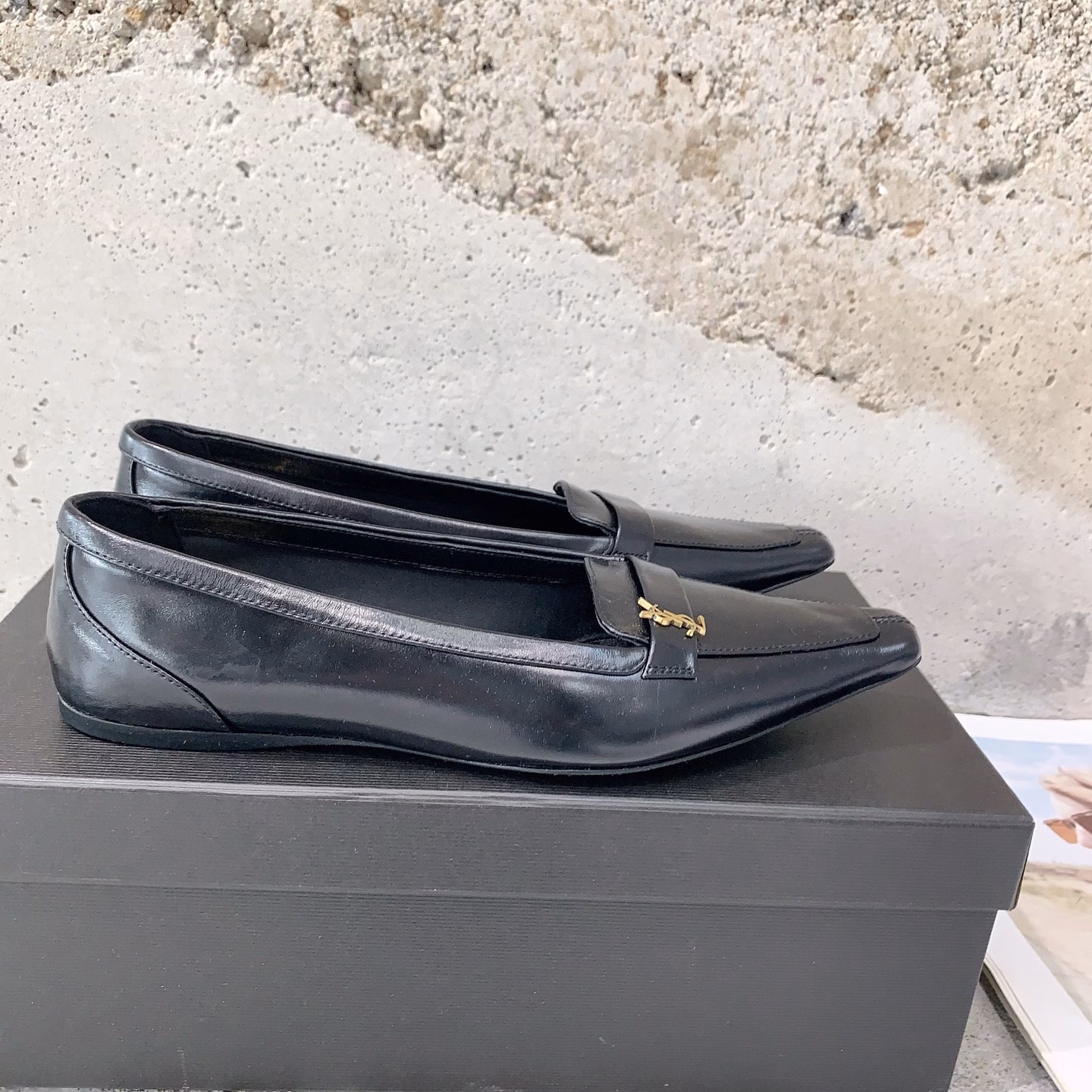 𝗦𝗔𝗜𝗡𝗧 𝗟𝗔𝗨𝗥𝗘𝗡* ✨2025 spring new square toe flat shoes🎁 shallow mouth❗️ square toe❗️ is the dish in every goddess' heart😍A pair of comfortable and lightweight mules is simply a must-have for fashionistas✅Imported cowhide fabric, silk lining, Italian🇮🇹 imported leather outsole