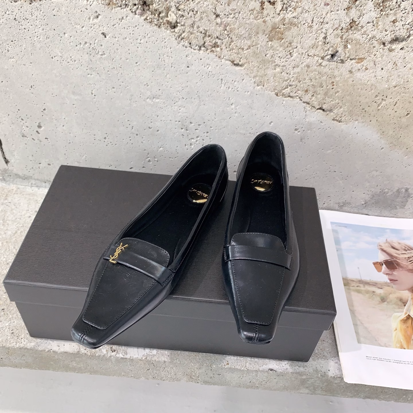 𝗦𝗔𝗜𝗡𝗧 𝗟𝗔𝗨𝗥𝗘𝗡* ✨2025 spring new square toe flat shoes🎁 shallow mouth❗️ square toe❗️ is the dish in every goddess' heart😍A pair of comfortable and lightweight mules is simply a must-have for fashionistas✅Imported cowhide fabric, silk lining, Italian🇮🇹 imported leather outsole