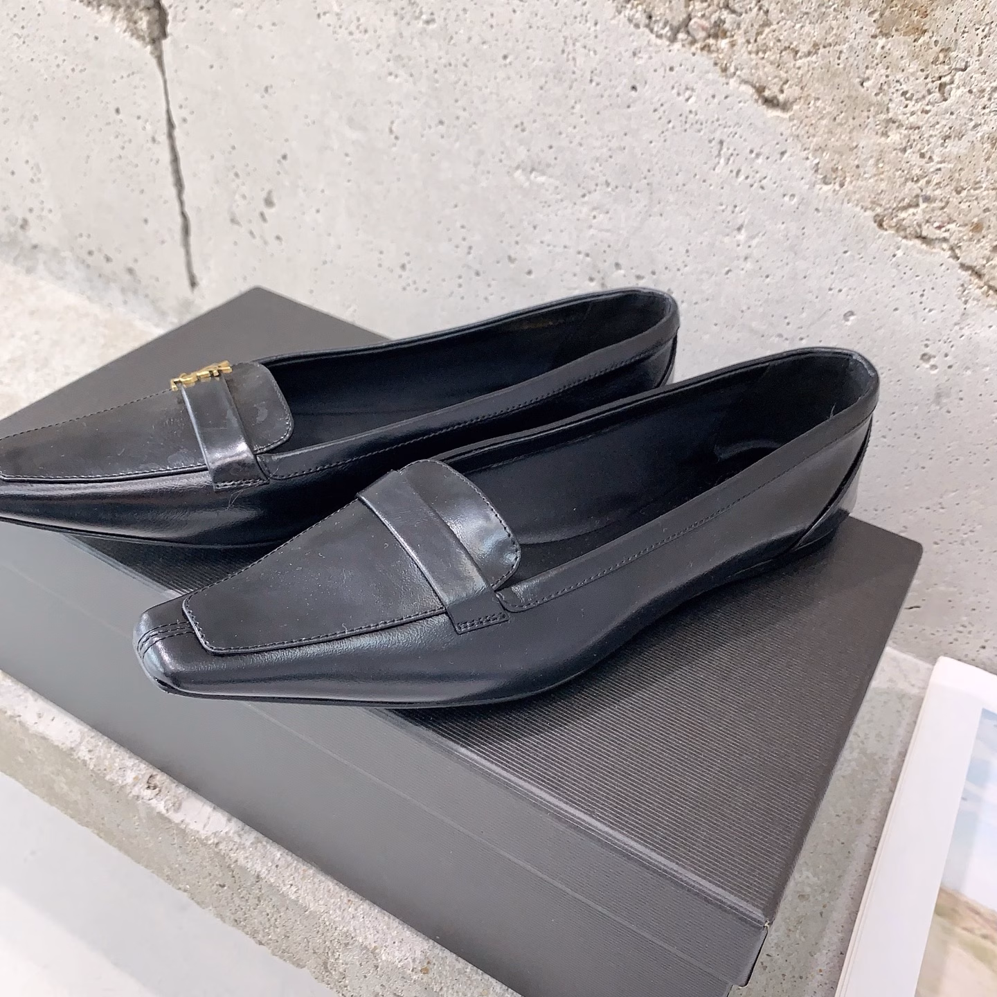𝗦𝗔𝗜𝗡𝗧 𝗟𝗔𝗨𝗥𝗘𝗡* ✨2025 spring new square toe flat shoes🎁 shallow mouth❗️ square toe❗️ is the dish in every goddess' heart😍A pair of comfortable and lightweight mules is simply a must-have for fashionistas✅Imported cowhide fabric, silk lining, Italian🇮🇹 imported leather outsole