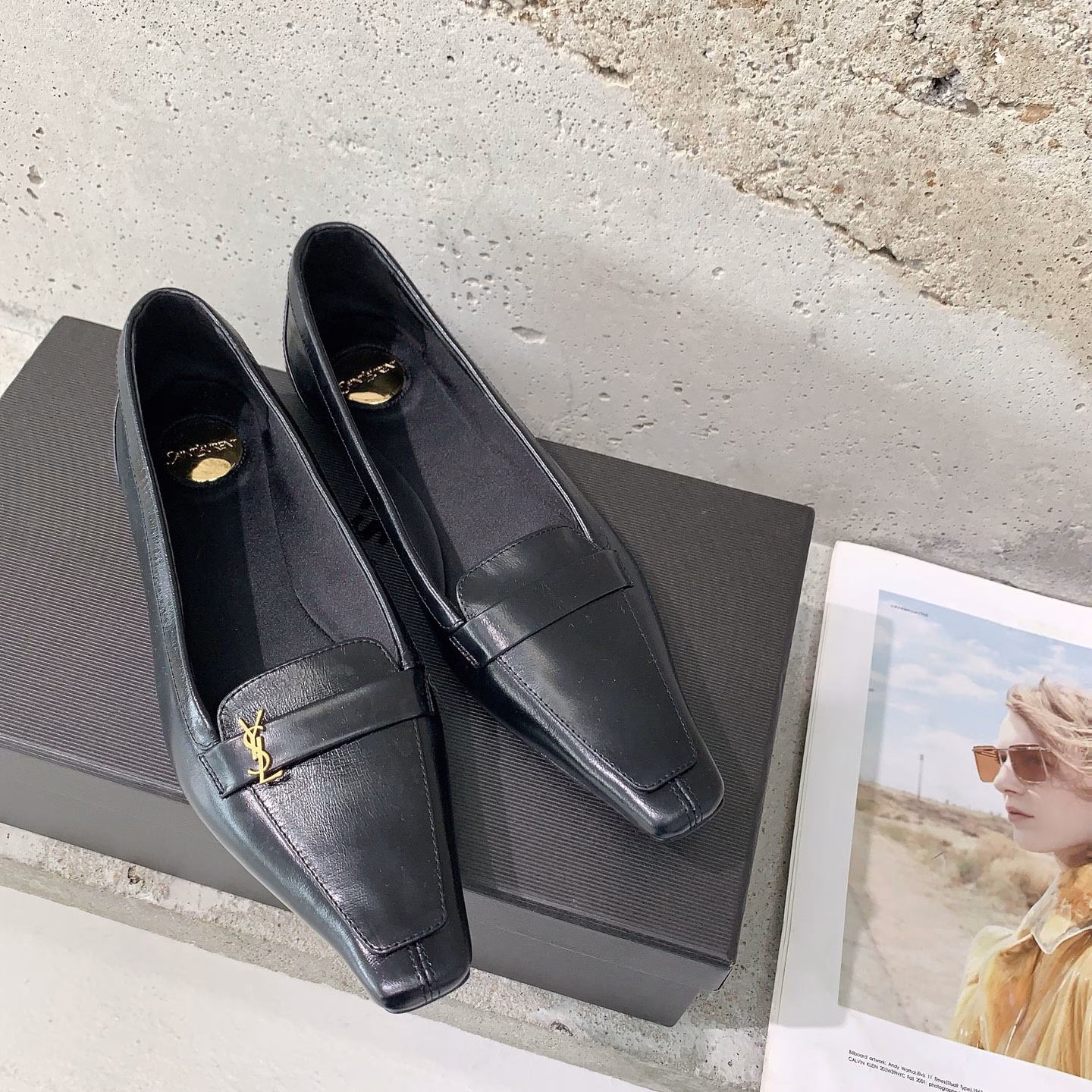 𝗦𝗔𝗜𝗡𝗧 𝗟𝗔𝗨𝗥𝗘𝗡* ✨2025 spring new square toe flat shoes🎁 shallow mouth❗️ square toe❗️ is the dish in every goddess' heart😍A pair of comfortable and lightweight mules is simply a must-have for fashionistas✅Imported cowhide fabric, silk lining, Italian🇮🇹 imported leather outsole