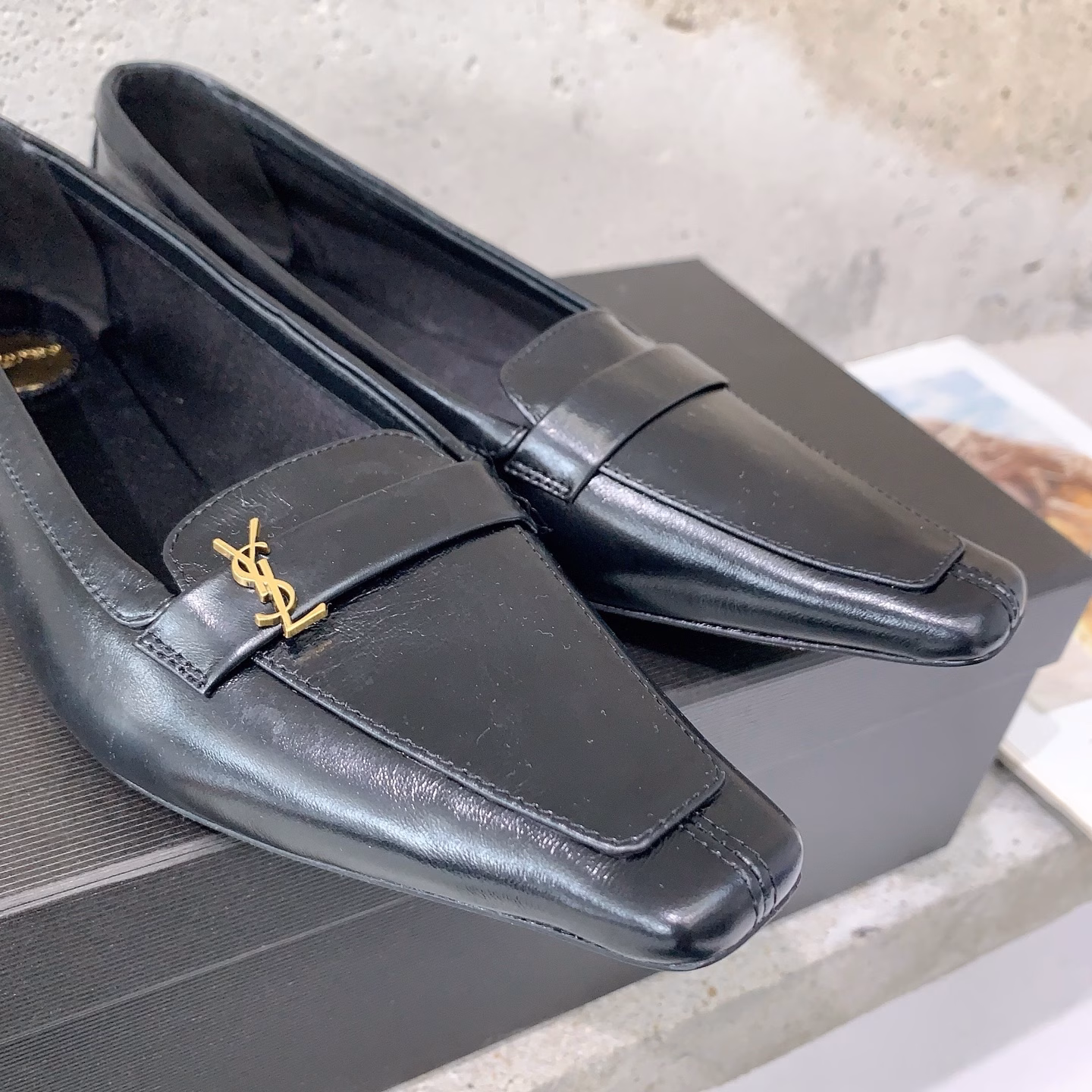 𝗦𝗔𝗜𝗡𝗧 𝗟𝗔𝗨𝗥𝗘𝗡* ✨2025 spring new square toe flat shoes🎁 shallow mouth❗️ square toe❗️ is the dish in every goddess' heart😍A pair of comfortable and lightweight mules is simply a must-have for fashionistas✅Imported cowhide fabric, silk lining, Italian🇮🇹 imported leather outsole