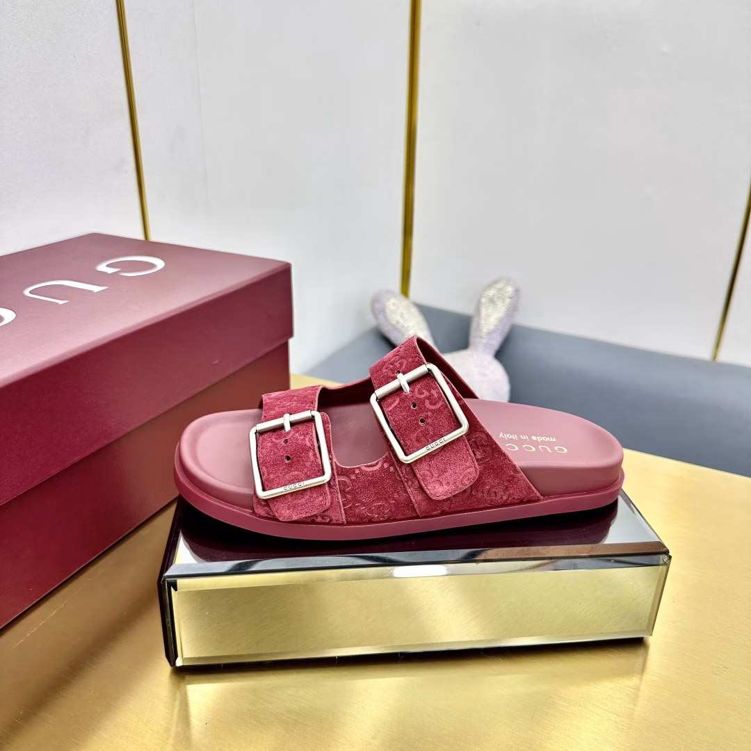 2025 Summer New GUCCi High-end Boutique 🧧🆕Gucci Early Spring Series😍Decorated Double-Breasted Belt Buckle Beach Sandals🔥Lightweight Slip-On Casual Slippers🆕Top-level🆙 Purchasing Quality! 1:1 replica of the original, every detail has been carefully polished and delicately made. Can be compared with ZG, unparalleled quality!