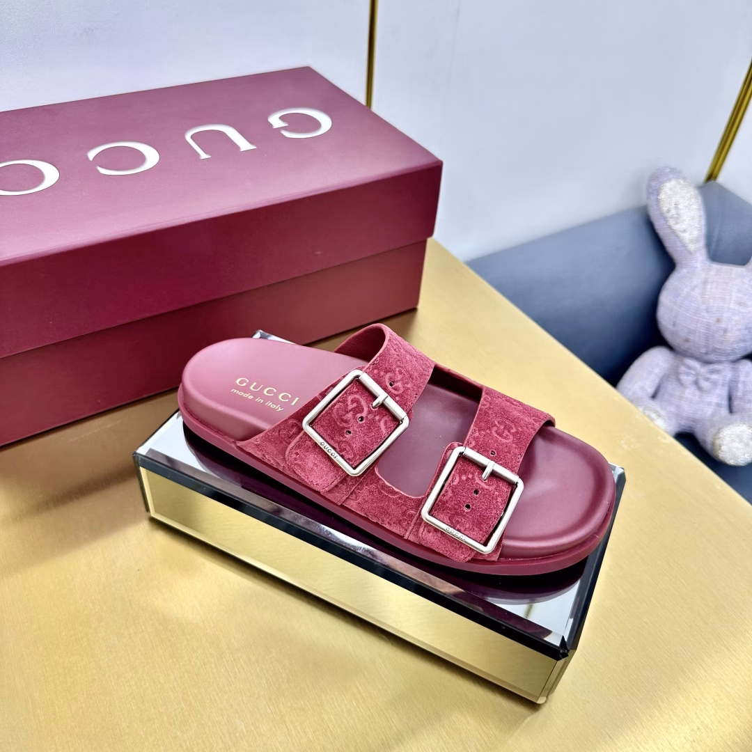 2025 Summer New GUCCi High-end Boutique 🧧🆕Gucci Early Spring Series😍Decorated Double-Breasted Belt Buckle Beach Sandals🔥Lightweight Slip-On Casual Slippers🆕Top-level🆙 Purchasing Quality! 1:1 replica of the original, every detail has been carefully polished and delicately made. Can be compared with ZG, unparalleled quality!