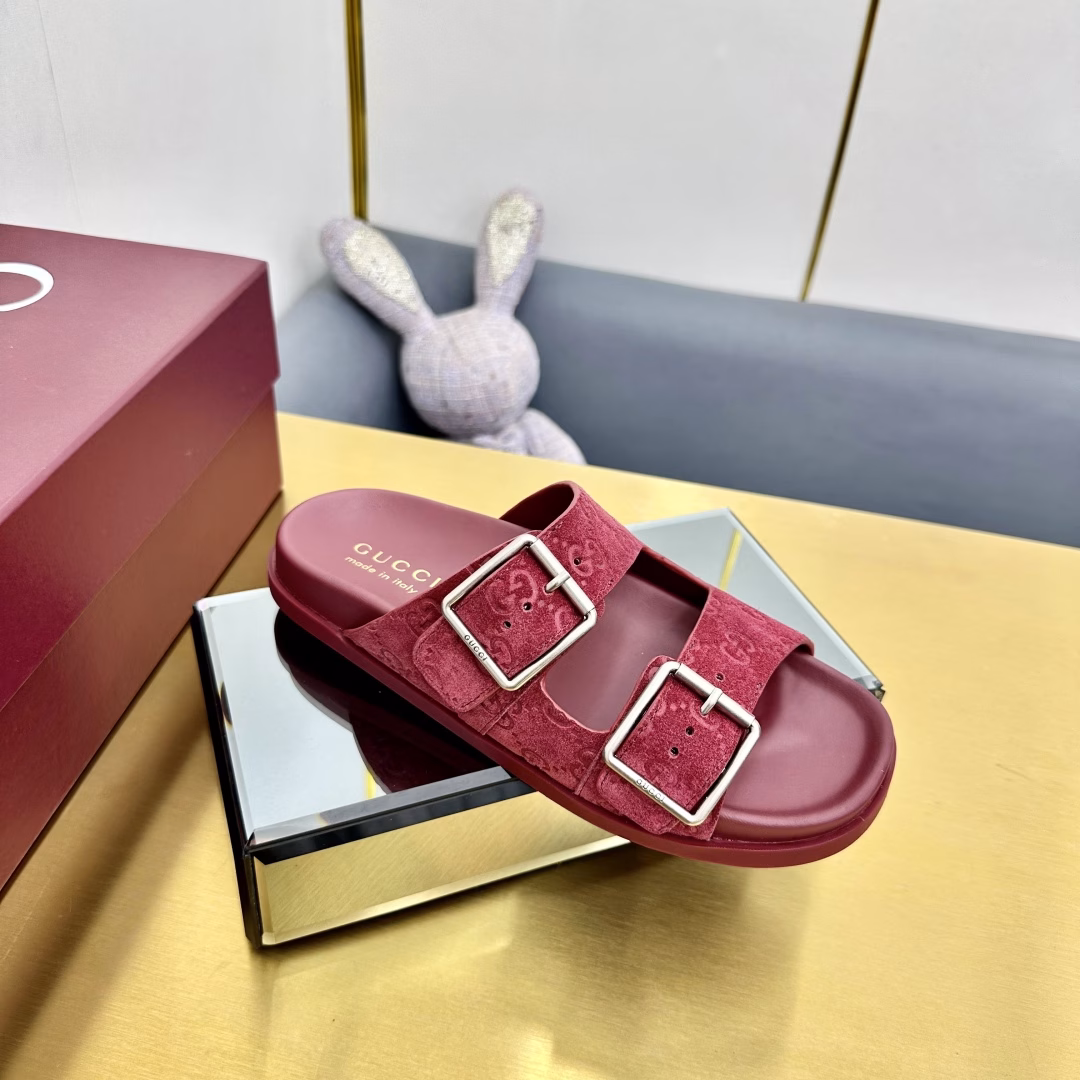 2025 Summer New GUCCi High-end Boutique 🧧🆕Gucci Early Spring Series😍Decorated Double-Breasted Belt Buckle Beach Sandals🔥Lightweight Slip-On Casual Slippers🆕Top-level🆙 Purchasing Quality! 1:1 replica of the original, every detail has been carefully polished and delicately made. Can be compared with ZG, unparalleled quality!