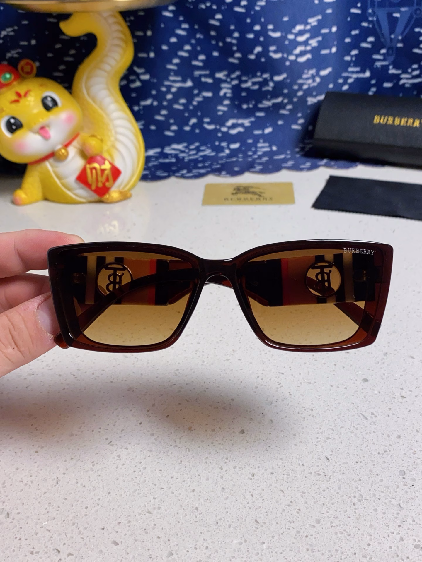 Burberry 2025 new European men's and women's sunglasses authentic comfortable sunshade small face high-end sense unisex