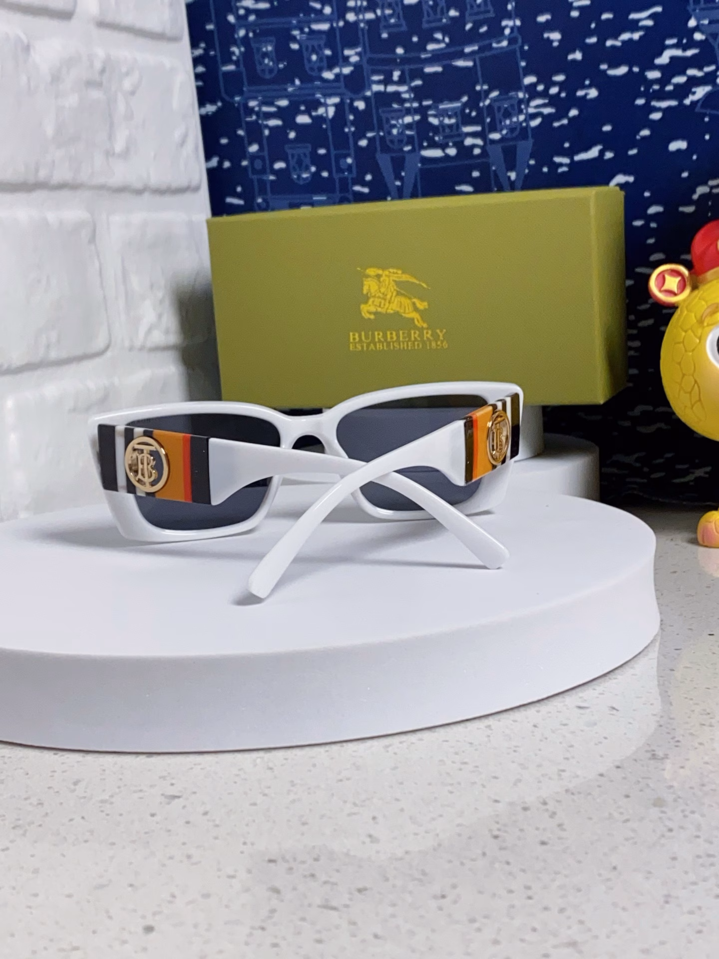 Burberry 2025 new European men's and women's sunglasses authentic comfortable sunshade small face high-end sense unisex
