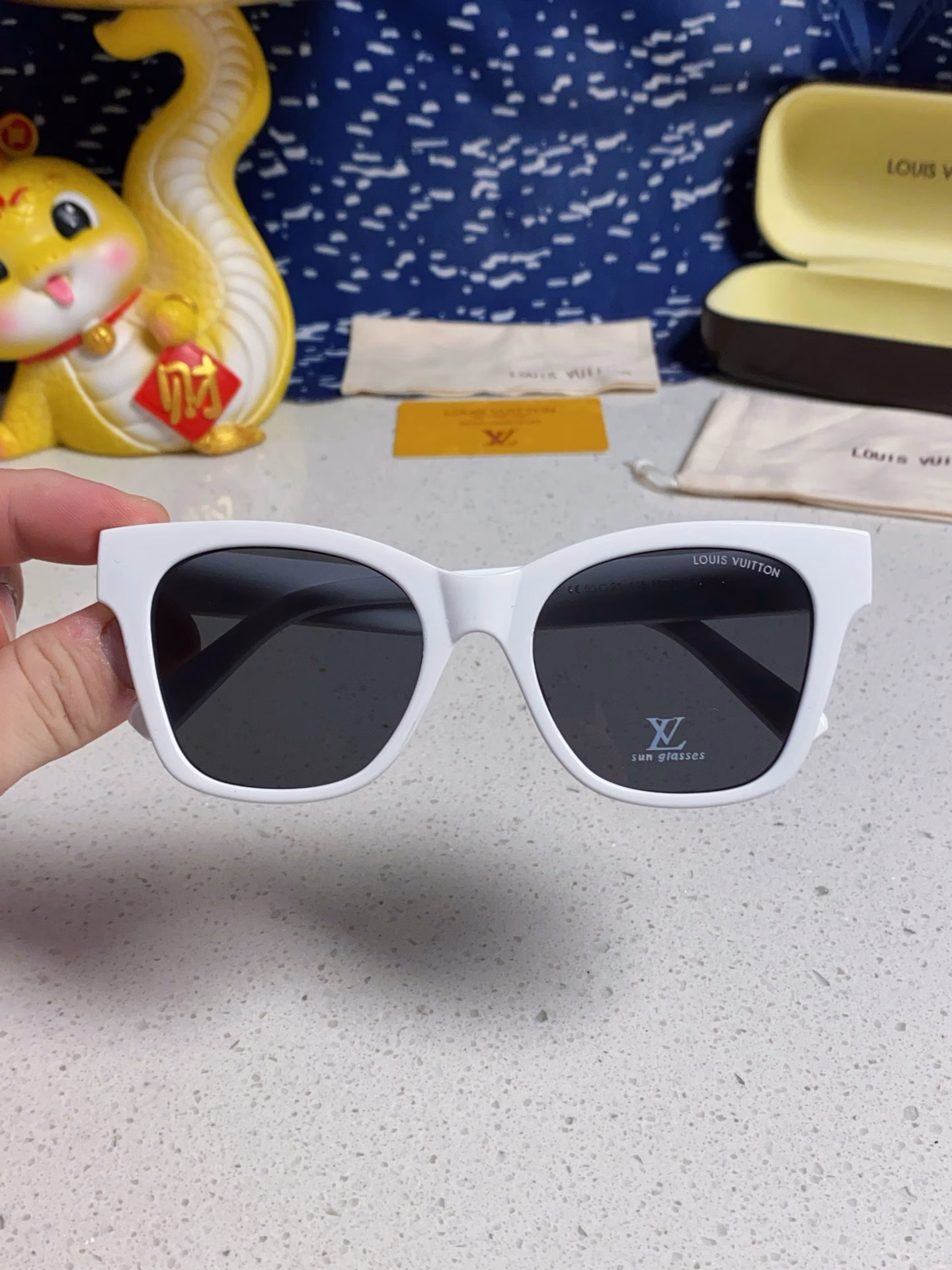 Louis Vuitton 2025 new fashion sun protection cat-eye women's sunglasses trendy fashion high-end popular sunglasses for women