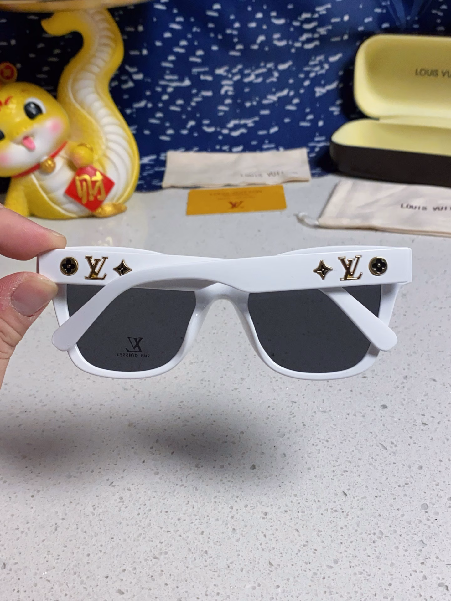 Louis Vuitton 2025 new fashion sun protection cat-eye women's sunglasses trendy fashion high-end popular sunglasses for women