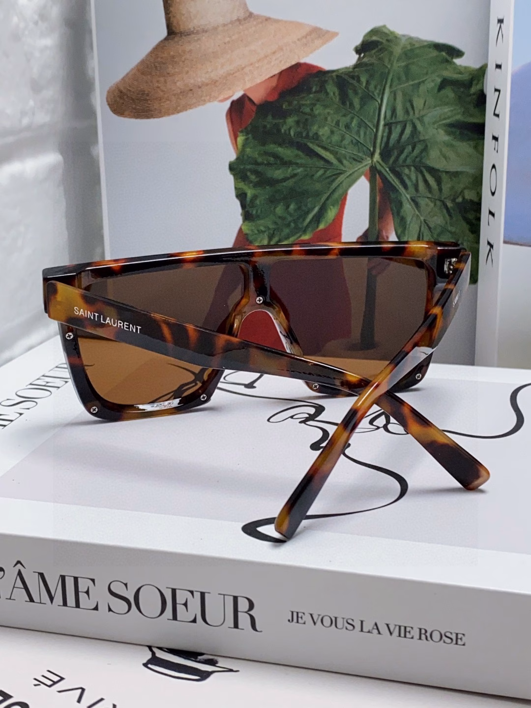 Yves Saint Laurent 2025 new large frame one-piece sunglasses for women black plate super large slim face sunglasses sun protection