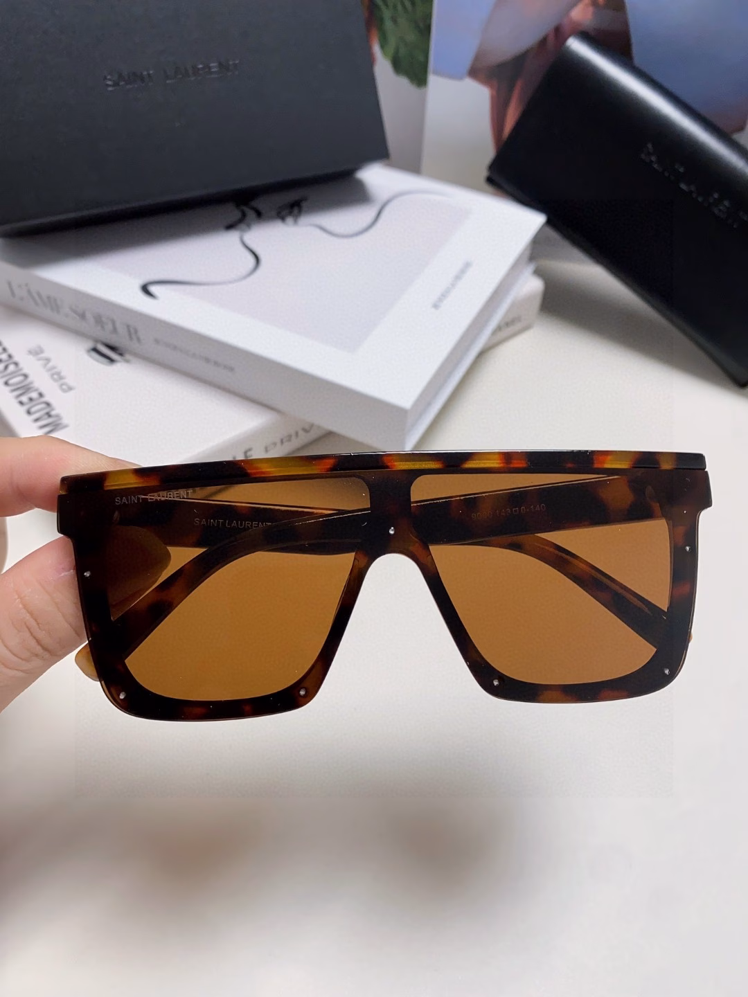 Yves Saint Laurent 2025 new large frame one-piece sunglasses for women black plate super large slim face sunglasses sun protection