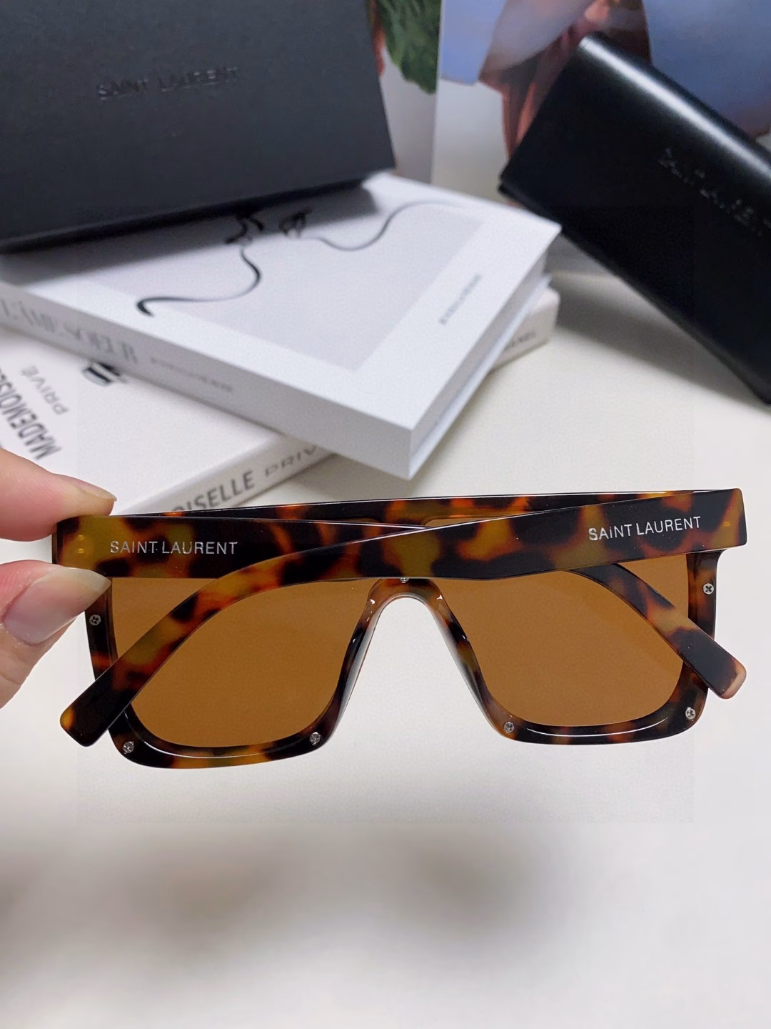 Yves Saint Laurent 2025 new large frame one-piece sunglasses for women black plate super large slim face sunglasses sun protection