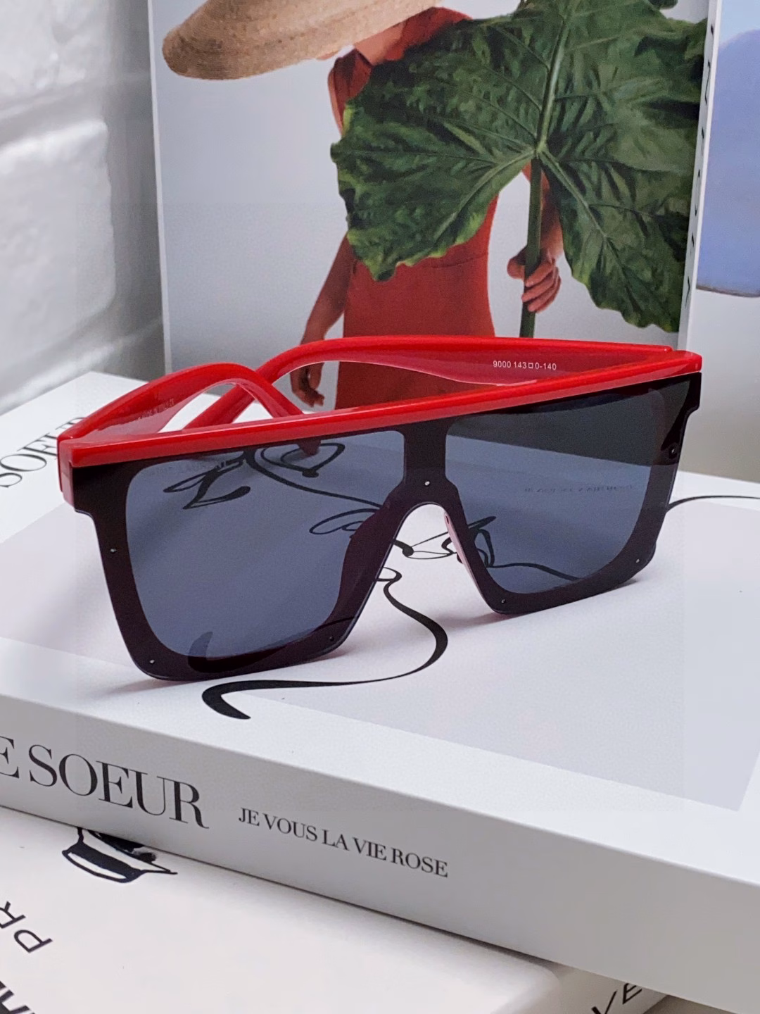 Yves Saint Laurent 2025 new large frame one-piece sunglasses for women black plate super large slim face sunglasses sun protection