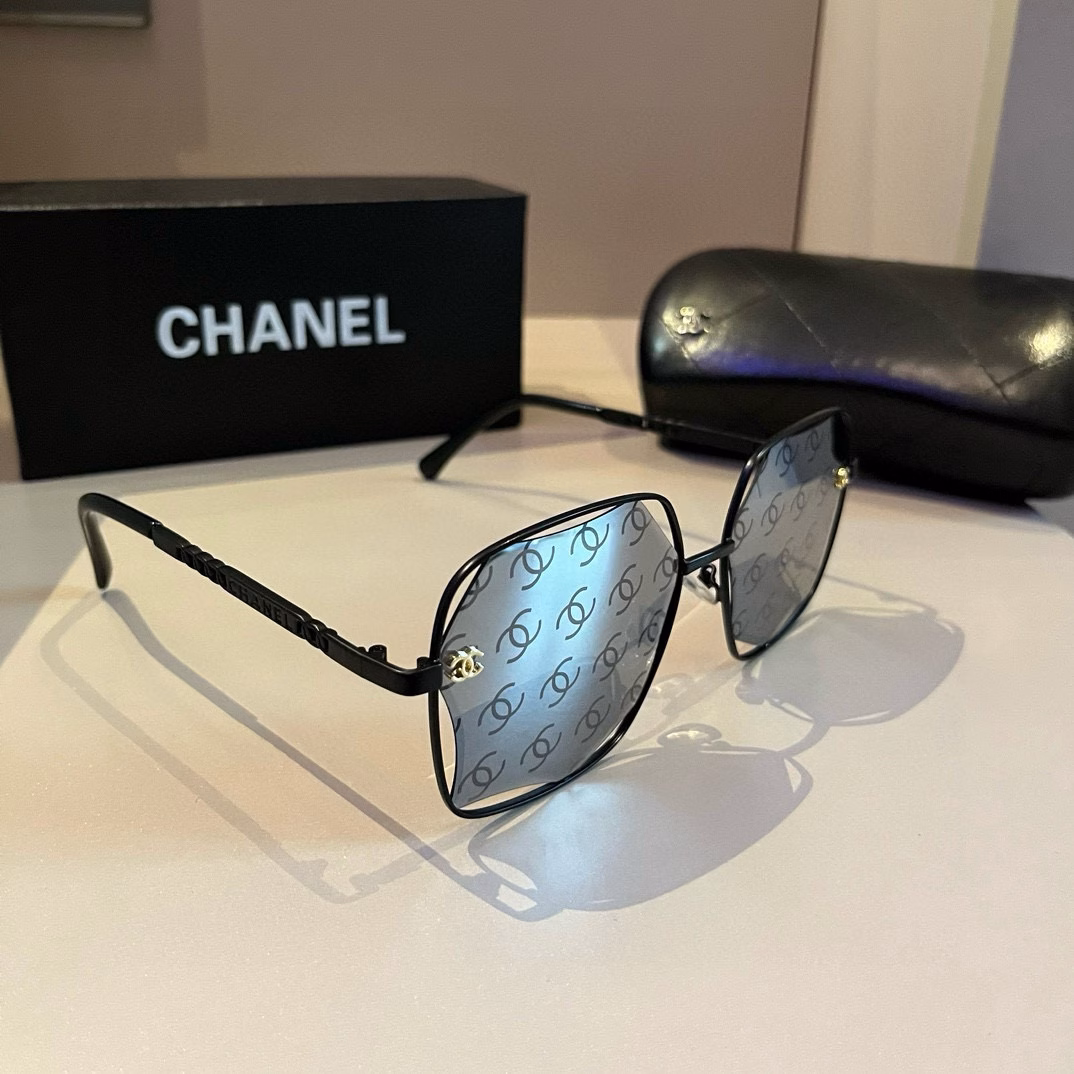 Chanel sunglasses🕶️Look here, round-faced people, they can hide chubby faces and make your face look small. Chanel style 24 new large square frame sunglasses are versatile and slimming, and can make your face look smaller. Big face, round face, chubby face can all be solved with one lens