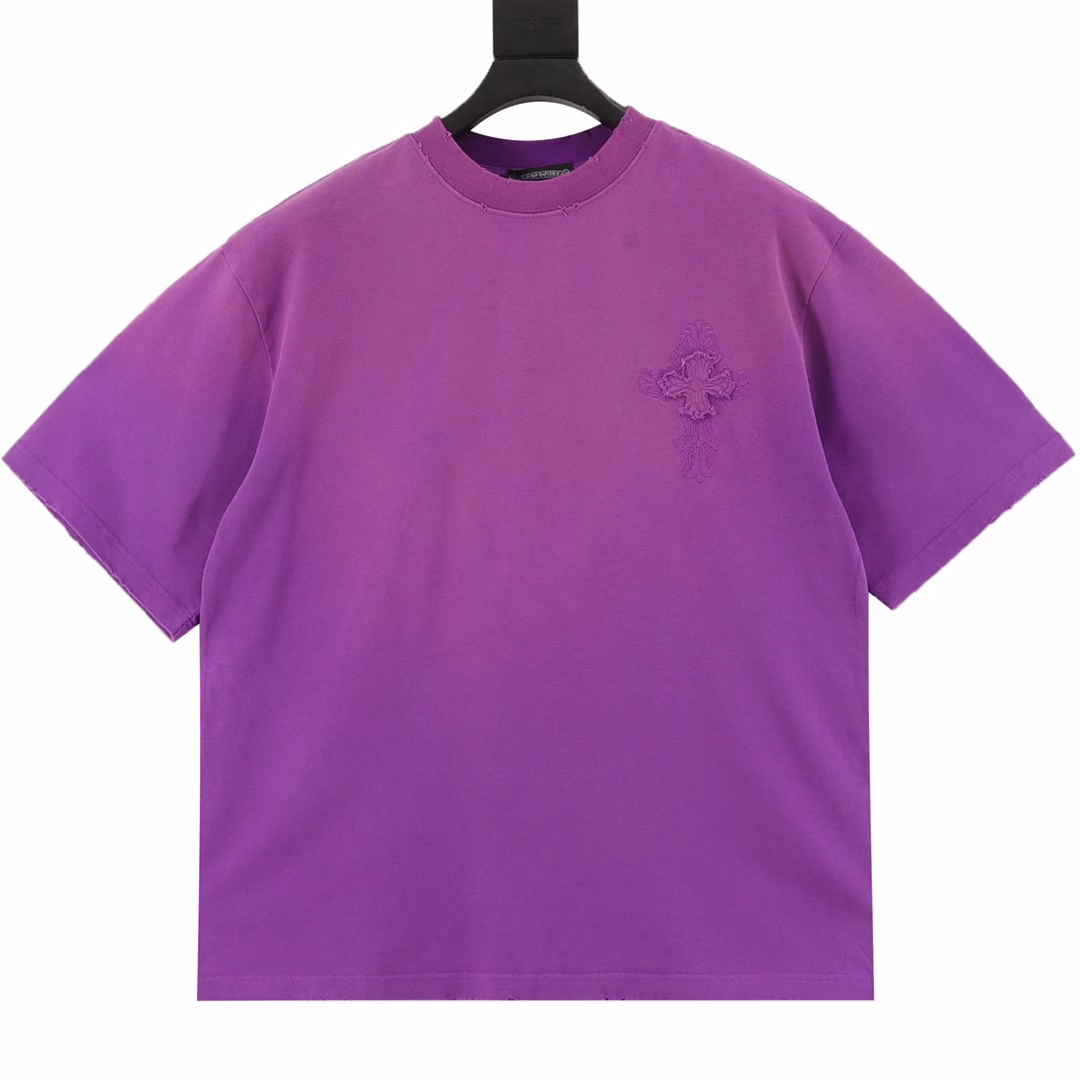 Chrome Hearts 25ss Cross Patch Embroidery Washed Hole Short Sleeve T-shirtPersonalized show series The whole garment is distressed with laser burning and customized 300g double yarn fabricAmerican acid-washed distressed original cloth with laser burning and patch embroidery Letter embroidery on the back Very comfortable to wearLow-key yet luxurious, very classy to wear out Heavy washing makes the clothes very soft and not pickyAbsolutely stylish on the upper body Extremely luxurious Original mold opening and identification collar label100% silk washing label Original hangtag Matching hanging rope Armhole matching techniqueOS loose drop shoulder version, easy to control for any body shape