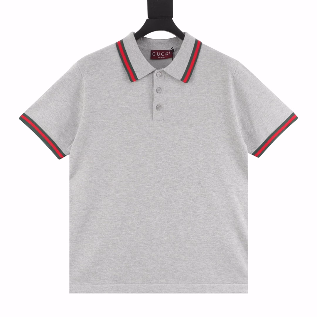 Gucci 25ss red and green striped silver knitted Polo short sleevesKnitted with silver silver thread blended cotton thread, it presents a shiny luster under the light, and the collar and cuffs are decorated with G's classic red and green contrast jacquard