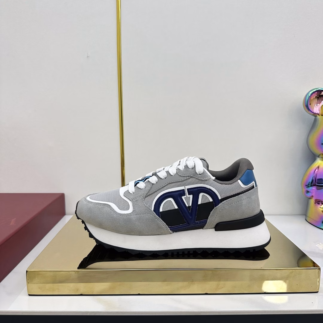 Valentino V home25ss new casual thick-soled dad shoes couple sports shoesOriginal purchase development and production Various color combinations are very eye-catching, activating the infinite charm of sunny boys The shoe design combines trendy and cool with daily styling, full of street style!