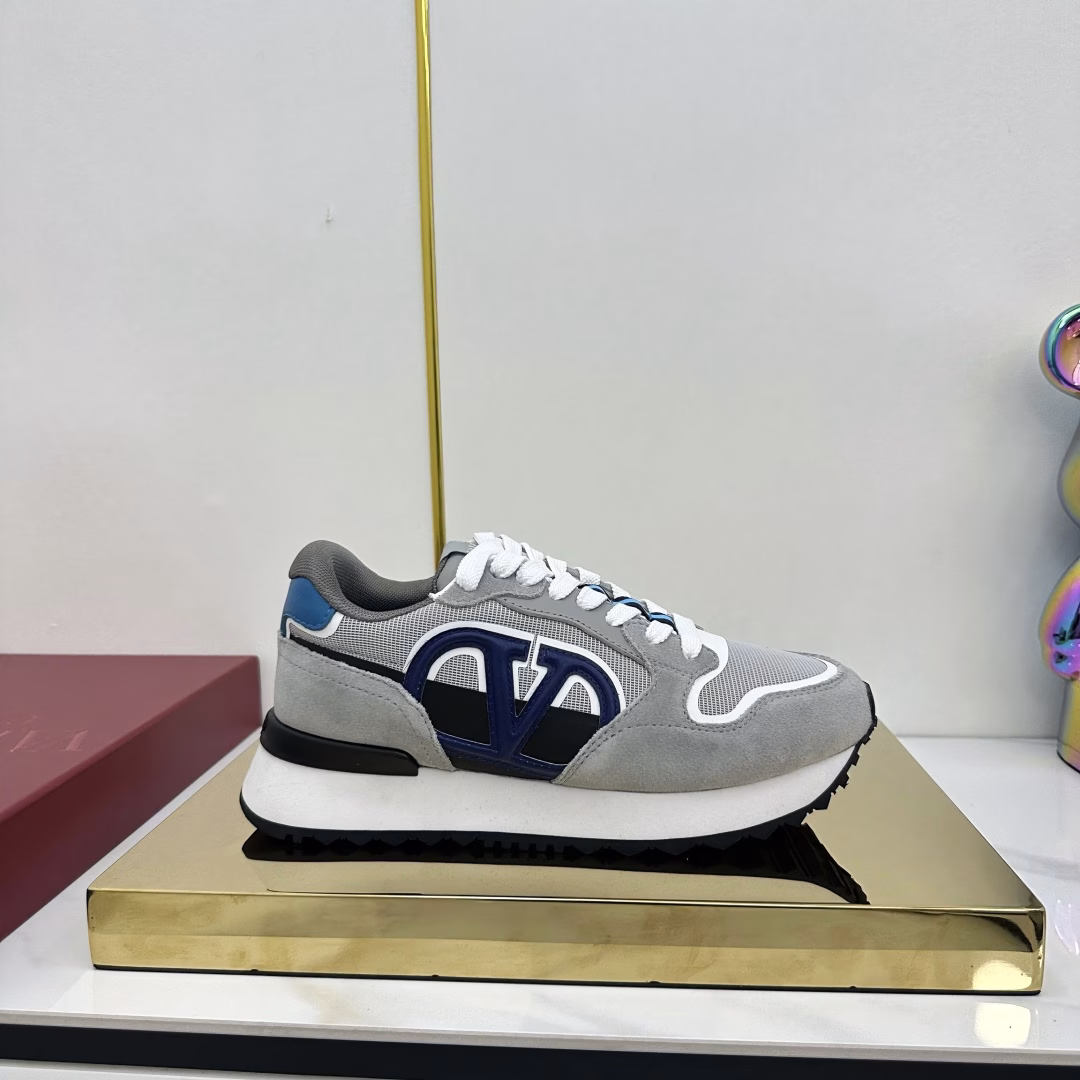 Valentino V home25ss new casual thick-soled dad shoes couple sports shoesOriginal purchase development and production Various color combinations are very eye-catching, activating the infinite charm of sunny boys The shoe design combines trendy and cool with daily styling, full of street style!