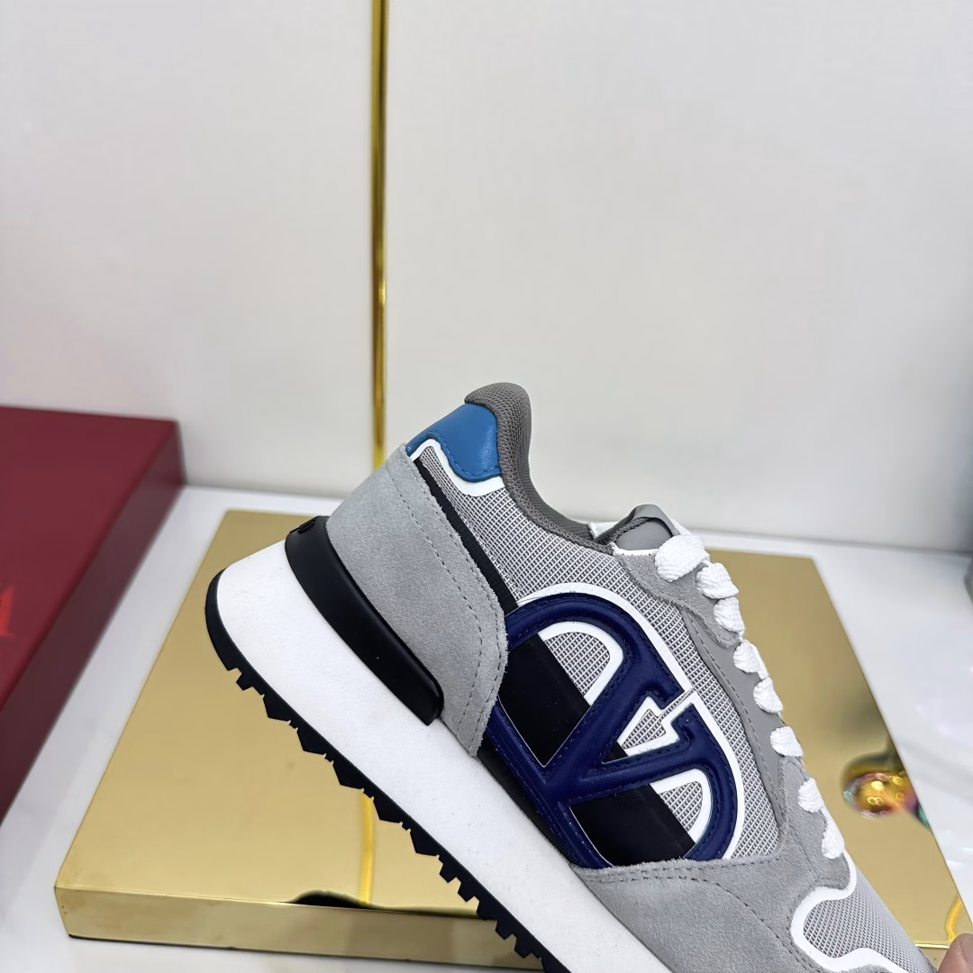 Valentino V home25ss new casual thick-soled dad shoes couple sports shoesOriginal purchase development and production Various color combinations are very eye-catching, activating the infinite charm of sunny boys The shoe design combines trendy and cool with daily styling, full of street style!