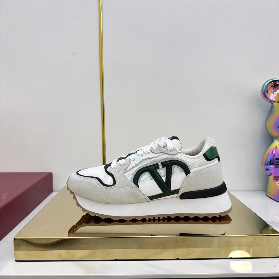 Valentino V home25ss new casual thick-soled dad shoes couple sports shoesOriginal purchase development and production Various color combinations are very eye-catching, activating the infinite charm of sunny boys The shoe design combines trendy and cool with daily styling, full of street style!