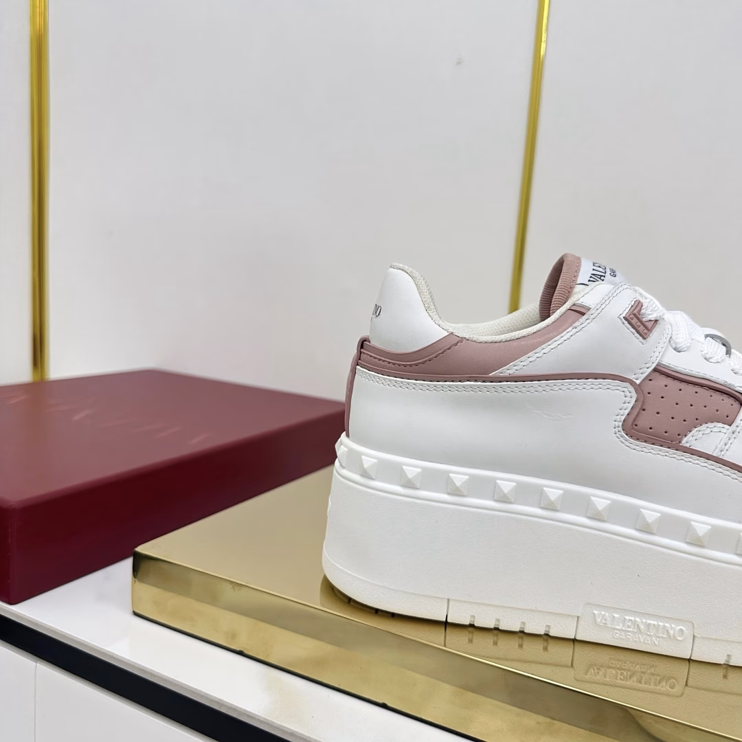 valentino fw 25ss new arrival～Valentino VT 2025 early spring Freedots sneakers thick-soled white shoes casual shoesSame style as Tan Jianci, comfortable and versatile, original purchase and development, pursuit of the highest quality, all made of original 1:1 materials, exclusive mold opening!Strict requirements for all details, strive for perfection, counter synchronization full set of packaging