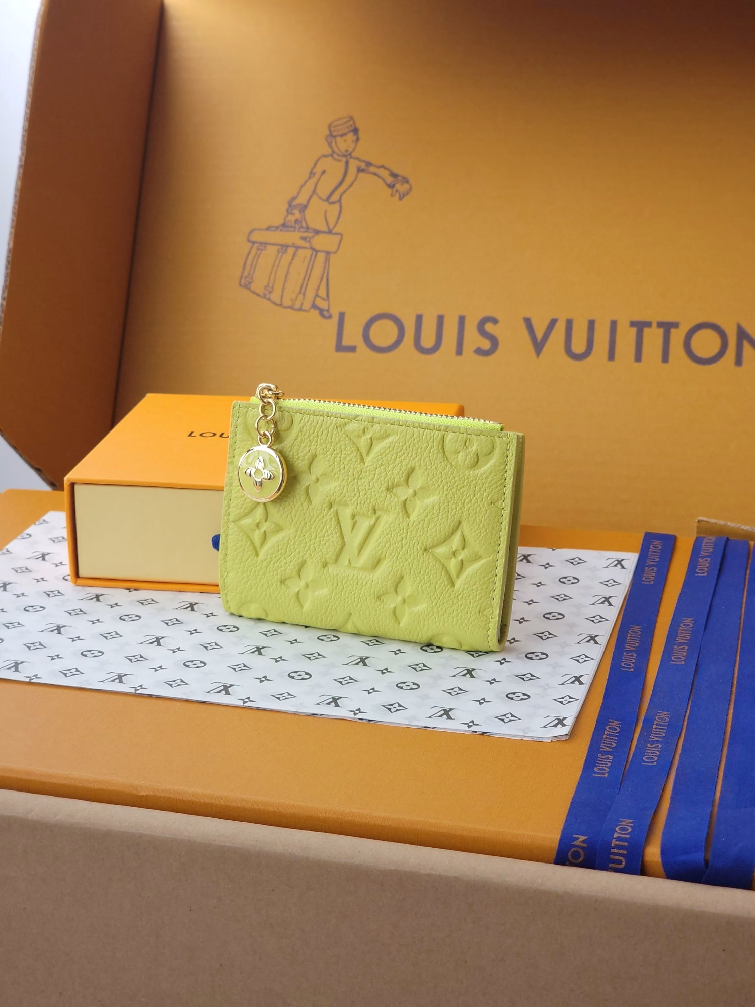 Made from iconic Monogram Empreinte leather, this brightly coloured Lisa wallet pays homage to the House's heritage while offering a playful twist. This colourful design features an enamel zipper adorned with the iconic Monogram flower charm and features multiple coin and bill pockets on the interior, as well as four business card slots.