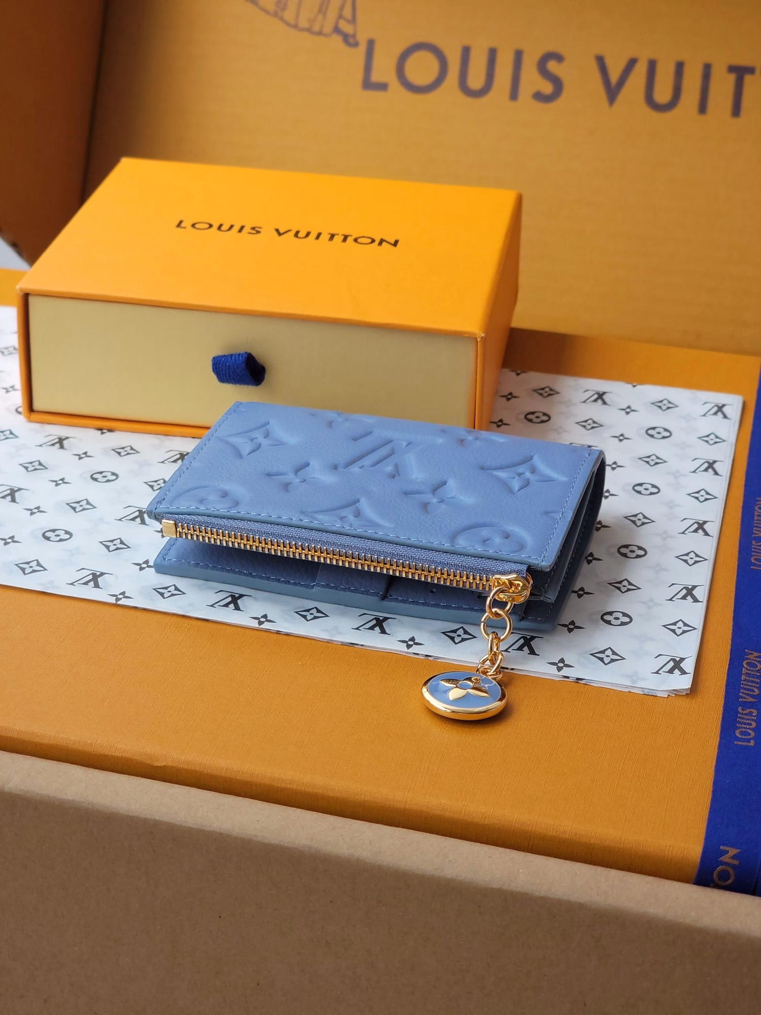 Made from iconic Monogram Empreinte leather, this brightly coloured Lisa wallet pays homage to the House's heritage while offering a playful twist. This colourful design features an enamel zipper adorned with the iconic Monogram flower charm and features multiple coin and bill pockets on the interior, as well as four business card slots.