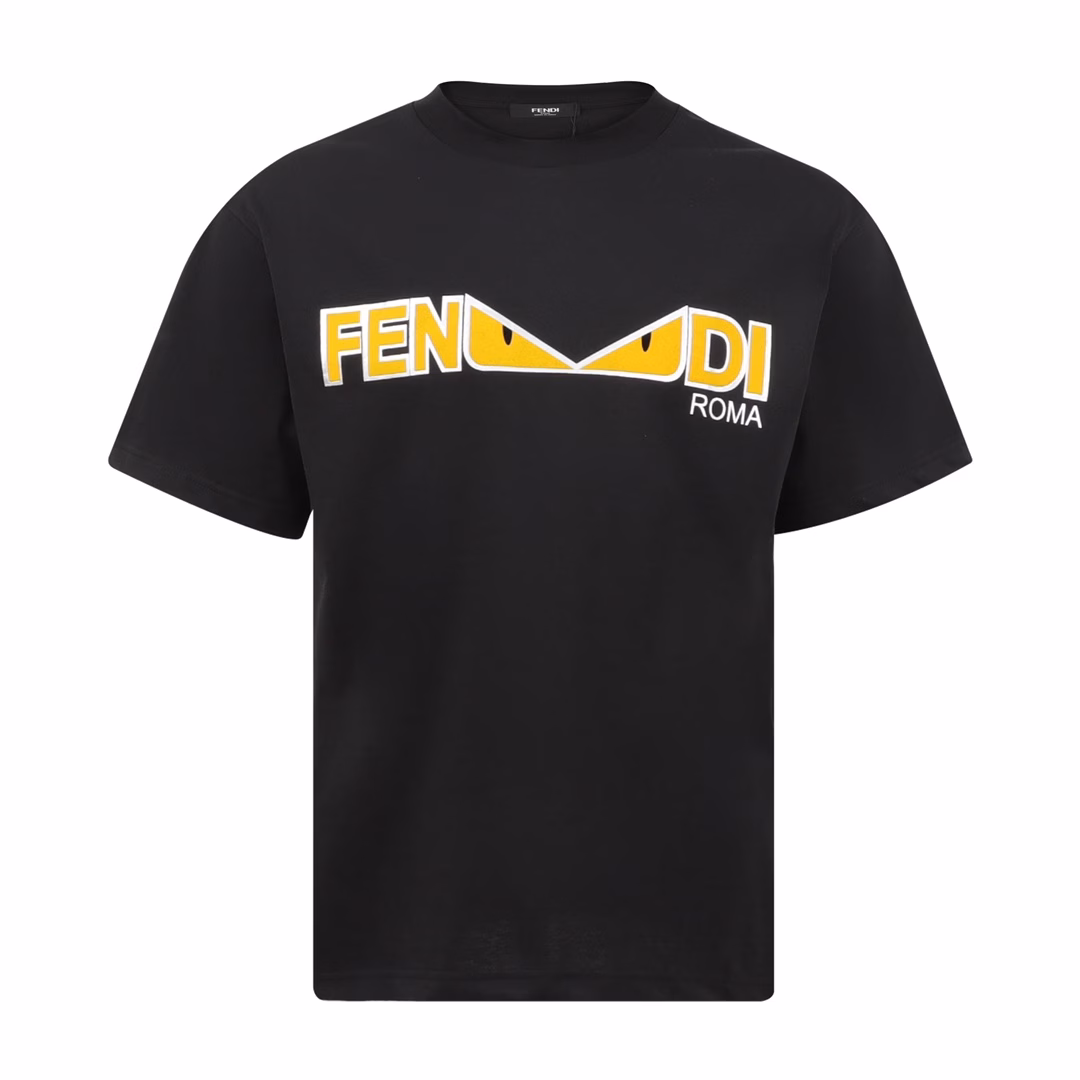 Fendi chest printed round neck short sleevesCustomized 280g trendy double-sided fabric, ribbed fabric, customized double F jacquard fabric, leather laser cutting by imported machine, more accurate position, resin buckles and hanging labels are all manually sewn, consistent with the original version, fabrics are washed, feel better, not easy to deform, not easy to shrink, not easy to fade, customized accessories, loose version, L men and women can easily control a summer item worth buying
