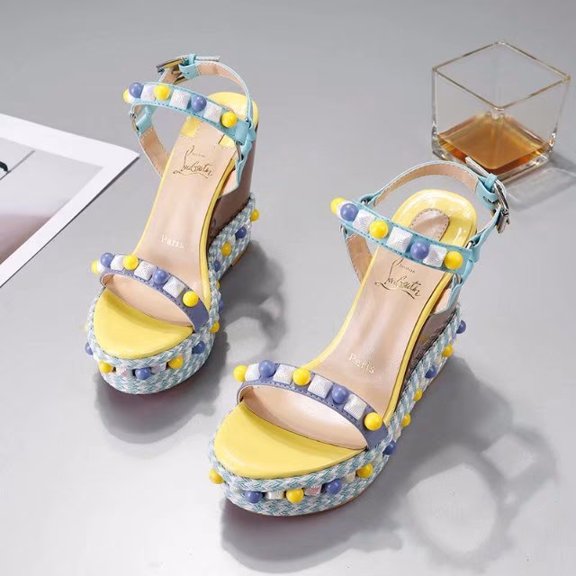 Classic styles are made all year roundSpring and summer red sole 6com thick sole 12com wedge heel Classic sandals are added with new colors Official website colors are all available Super eye-catching weapon More than 130 pearls Magic colors Square rivets Queen or lady, plump or slender are all HOID Fabric First layer cowhide sheepskin Yangjing foot pad sheepskin. Can be made into genuine leather sole