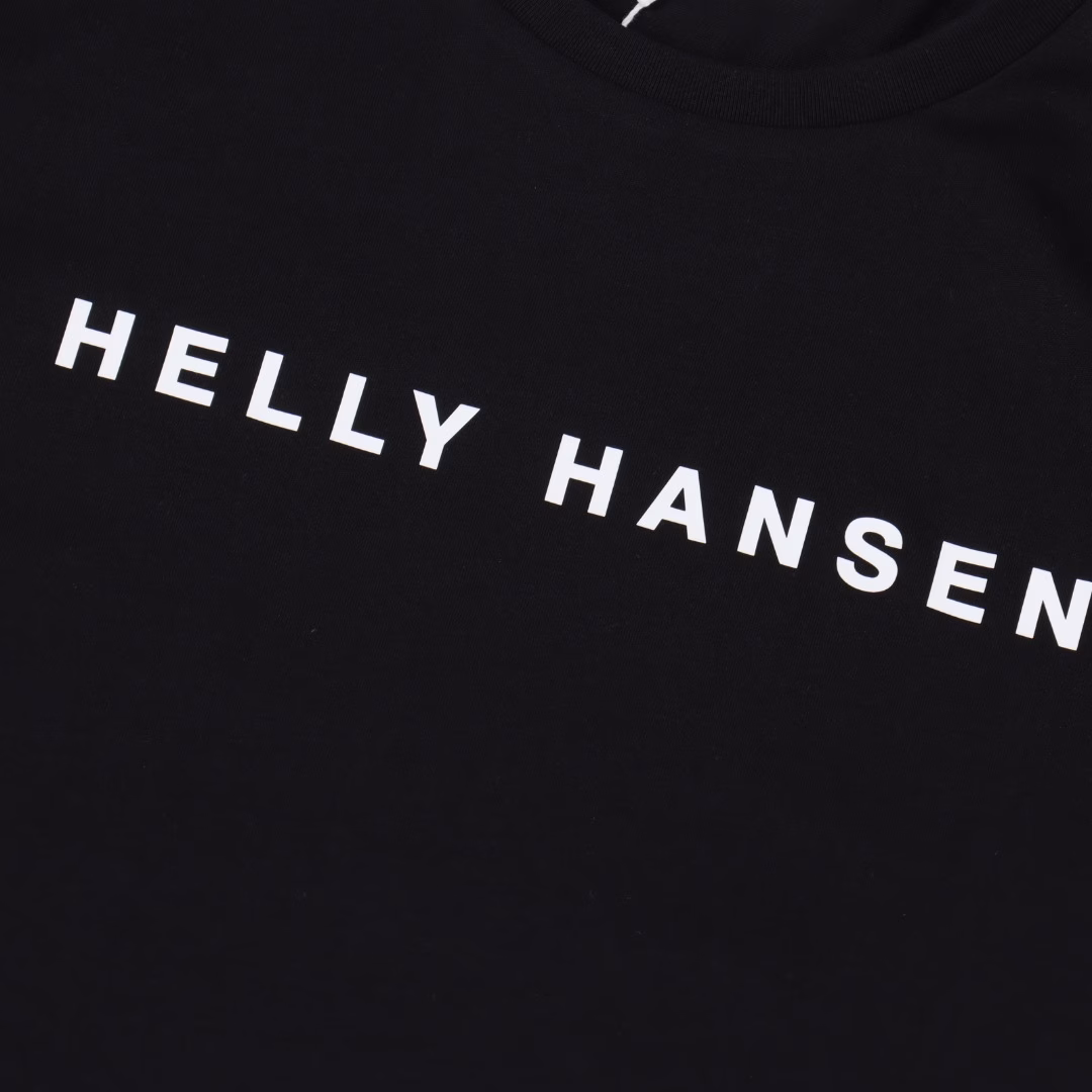 Helly Hansen English short-sleeved T-shirt on the chestOriginal custom-made cotton material, super functional black technology, antibacterial, no ironing, moisture absorption, quick drying, anti-static, anti-pilling! 3D three-dimensional cutting pattern, basic and versatile, the fabric feels light and soft, soft and breathable, unique delicate skin-friendly feeling, close to the body, comfortable and smooth, super wrinkle-resistant ❗️ no shrinkage ❗️ no pilling ❗️ no deformation, good breathability, bringing summer comfort.The letter logo on the chest and the left sleeve inverted label are made of three-dimensional silicone printing. The three-dimensional silicone is full and layered, very casual and fashionable. It does not fade and does not fall off after washing. Multiple cumbersome processes bring extraordinary upper body effects. All the small details of the auxiliary materials and tags are customized with original molds. The simple style is loved by many fashion experts. The design is very thoughtful and versatile!