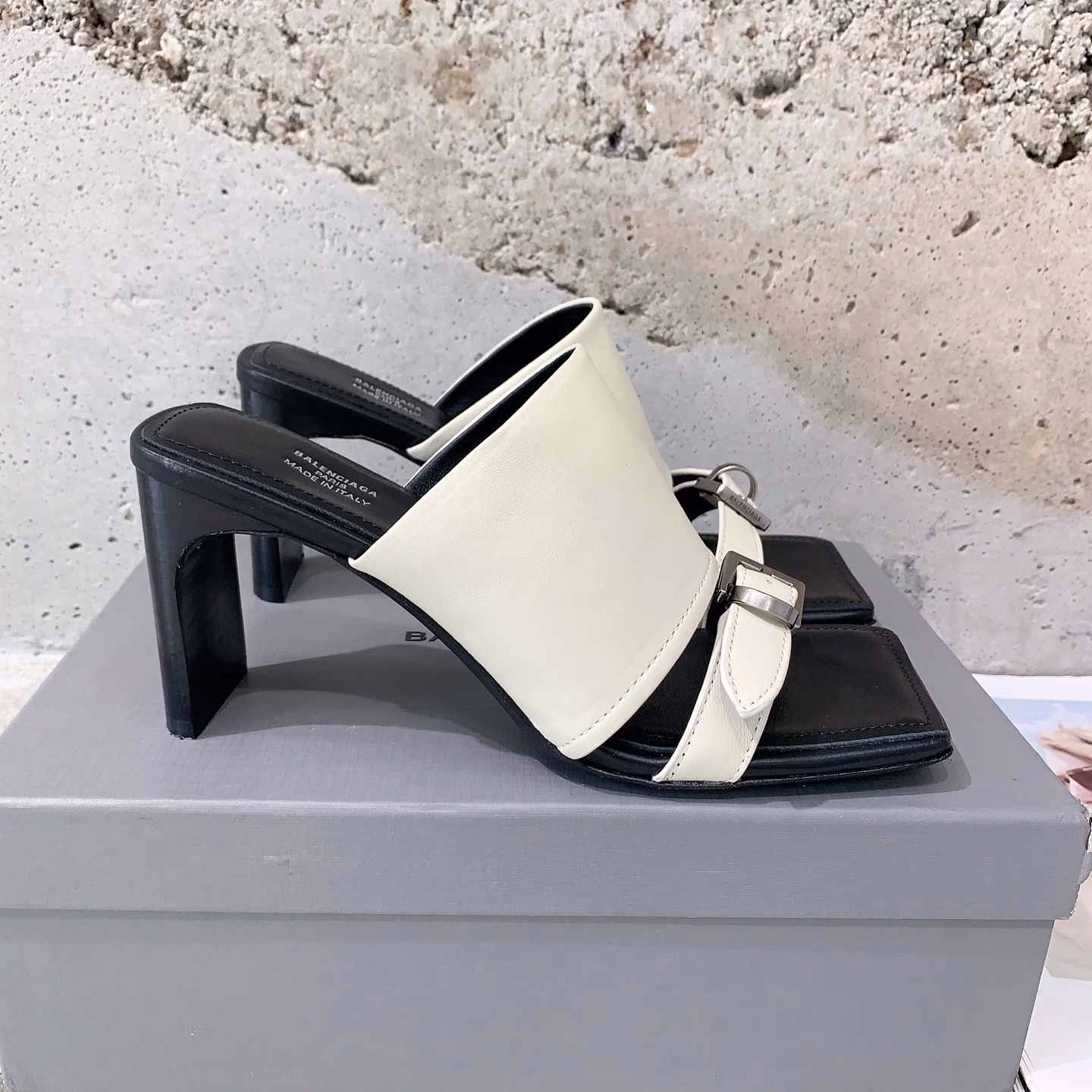 BALENCIAGA* ✨2025 Spring and Summer new punk style high-heeled slippers👠Fashionable and stylish, full of fashion style💯High-end cowhide fabric, sheepskin lining, Italian🇮🇹imported leather outsole