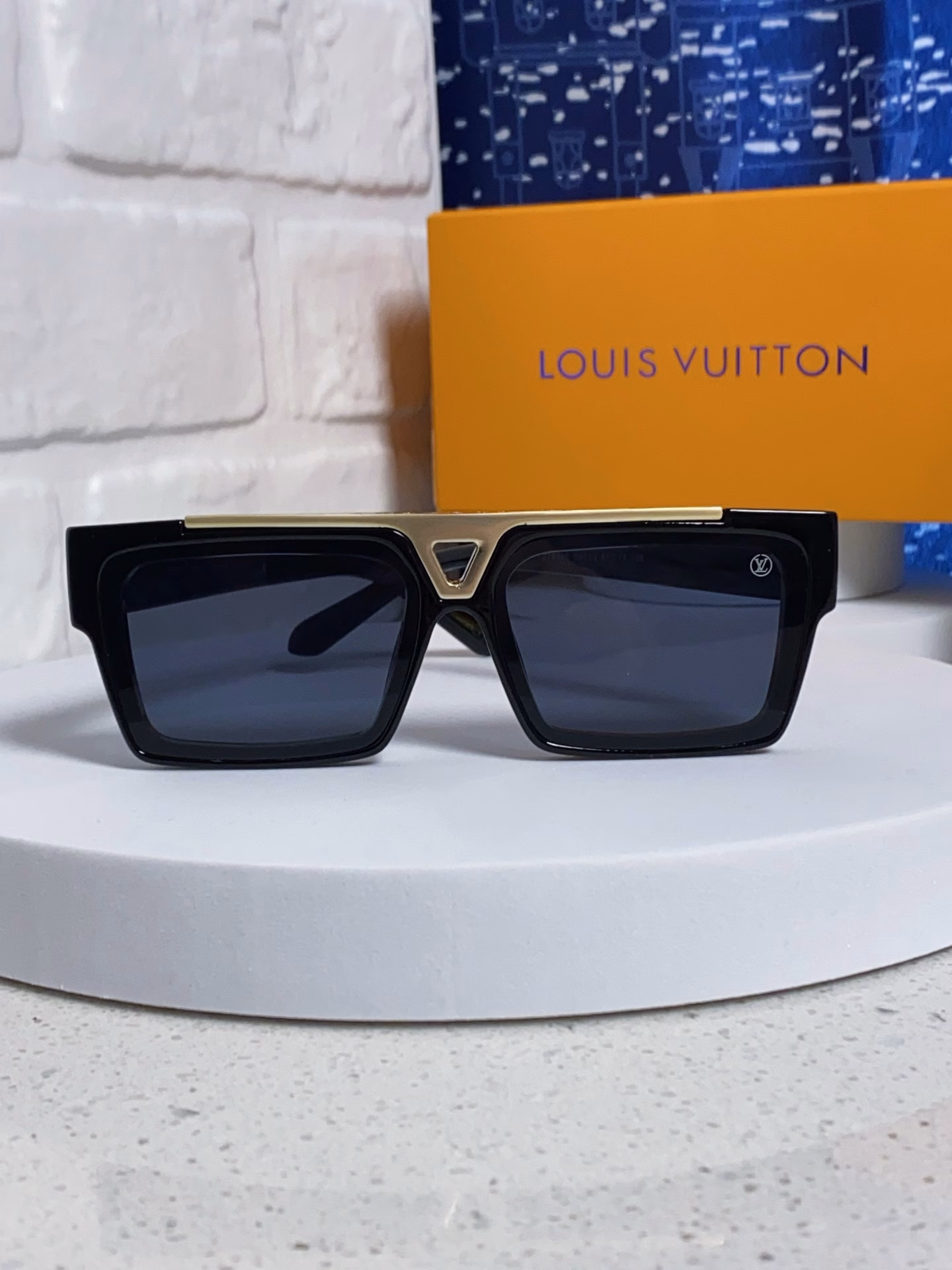 Louis Vuitton 2025 new craft European and American fashion large frame sunglasses new Internet celebrity style square frame sunglasses unisex