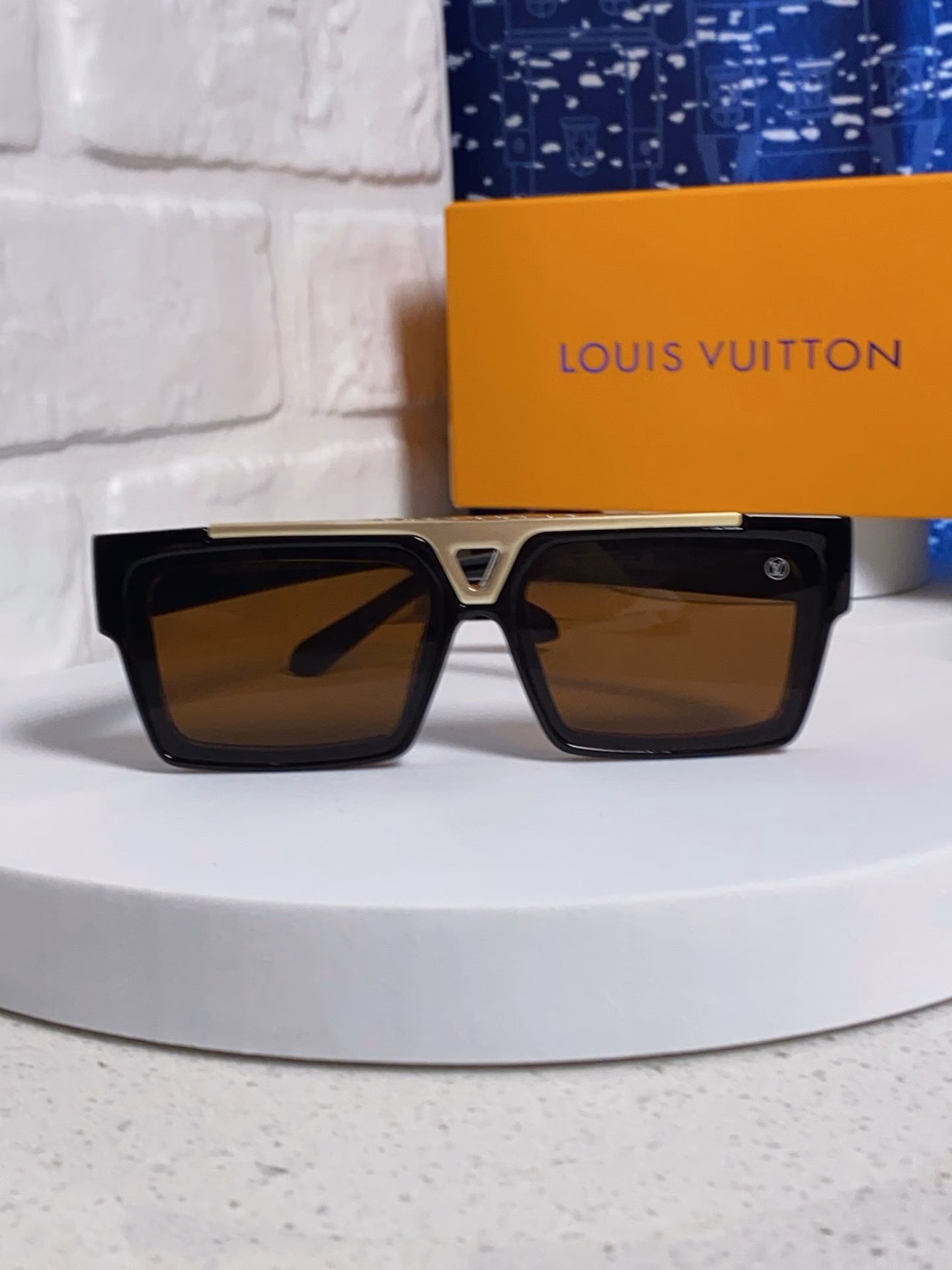 Louis Vuitton 2025 new craft European and American fashion large frame sunglasses new Internet celebrity style square frame sunglasses unisex