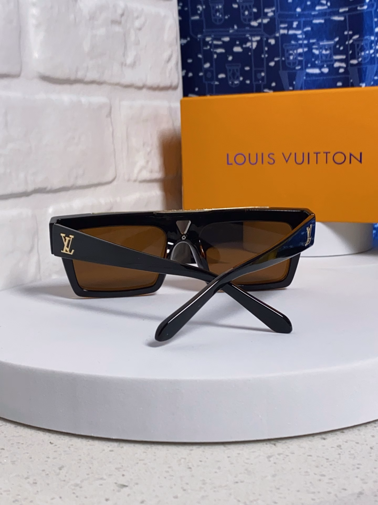 Louis Vuitton 2025 new craft European and American fashion large frame sunglasses new Internet celebrity style square frame sunglasses unisex
