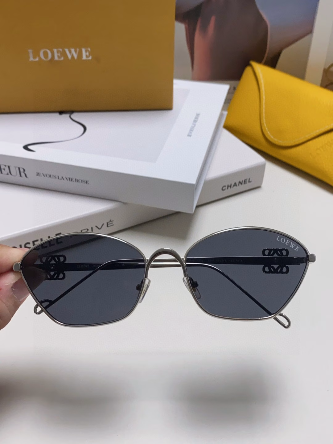 Loewe 2025 new metal hexagonal sunglasses 🕶️3.0 diamond cut lenses with gold finish on the temples