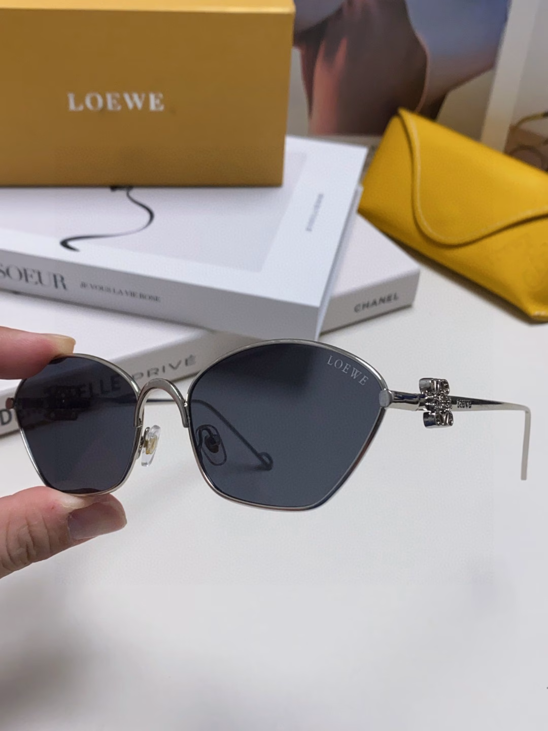 Loewe 2025 new metal hexagonal sunglasses 🕶️3.0 diamond cut lenses with gold finish on the temples