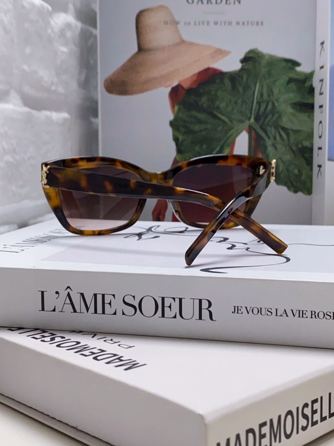 Yves Saint Laurent 2025 new cat-eye sunglasses for women, high-end anti-ultraviolet polarized sunglasses, popular online women's sunglasses