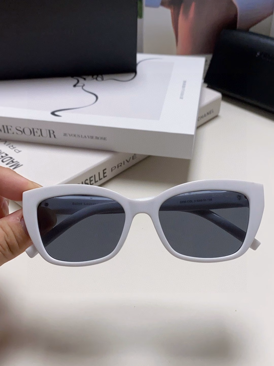 Yves Saint Laurent 2025 new cat-eye sunglasses for women, high-end anti-ultraviolet polarized sunglasses, popular online women's sunglasses