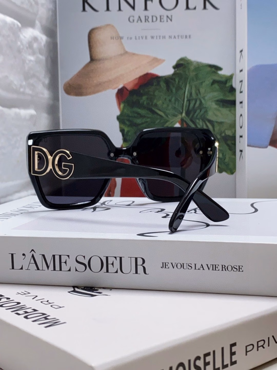 Dolce & Gabbana 2025 latest European and American fashion sunglasses for women, large frame sunglasses for outdoor travel street photography, anti-glare sunglasses for men and women