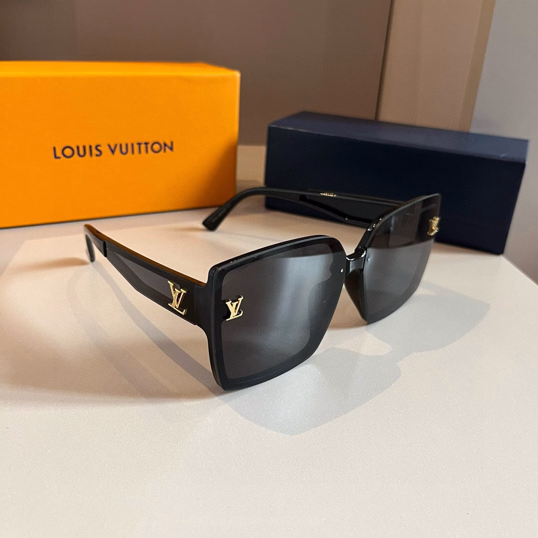 LV sunglasses women's sunglasses 🕶️ good looking, very generous on the face, small face, small full print will not have the feeling of rustic nouveau riche, both men and women can wear, very fashionable