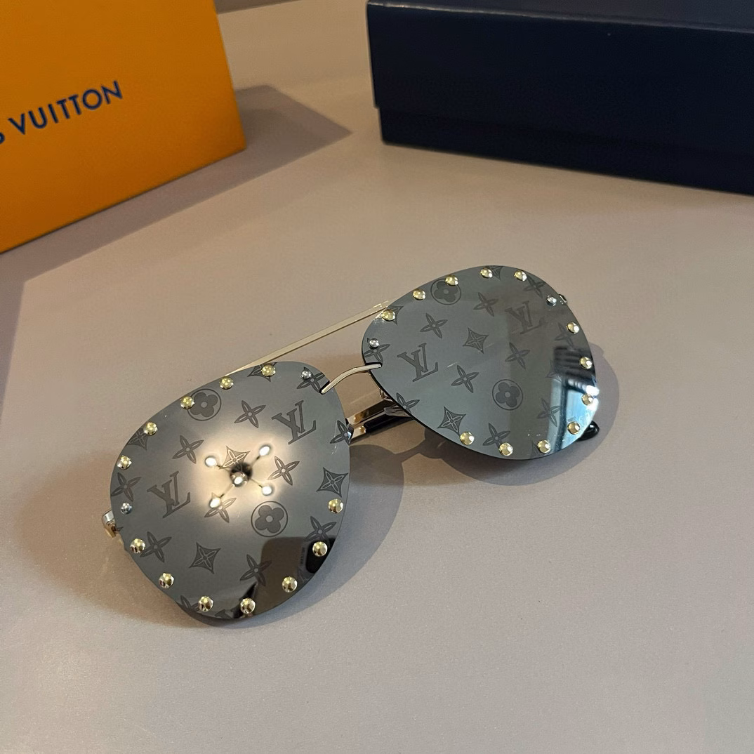 Louis Vuitton's new sunglasses🕶️Same style for men and women, extremely comfortable to wearFashionable styleClassic metal single beam aviator toad-shaped fashion sunglasses