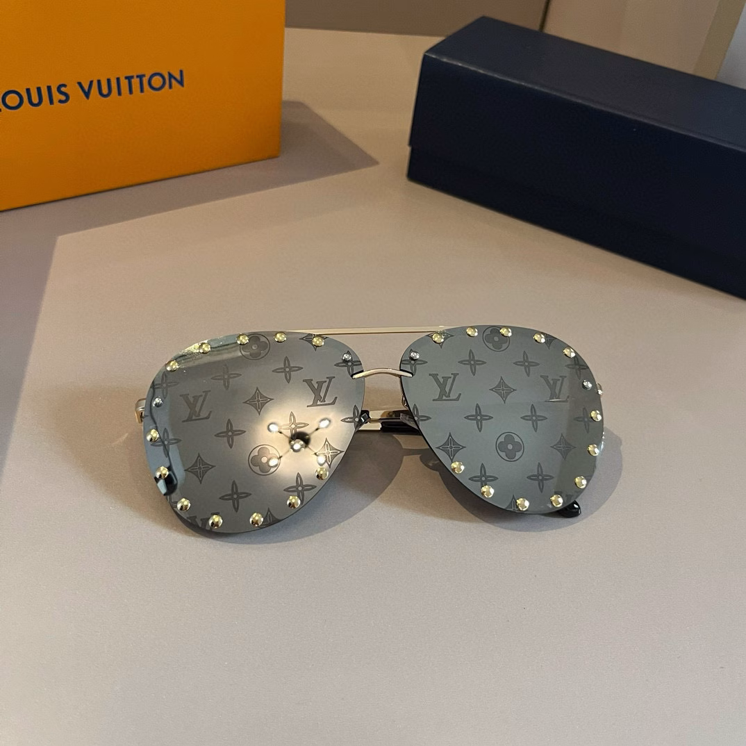 Louis Vuitton's new sunglasses🕶️Same style for men and women, extremely comfortable to wearFashionable styleClassic metal single beam aviator toad-shaped fashion sunglasses