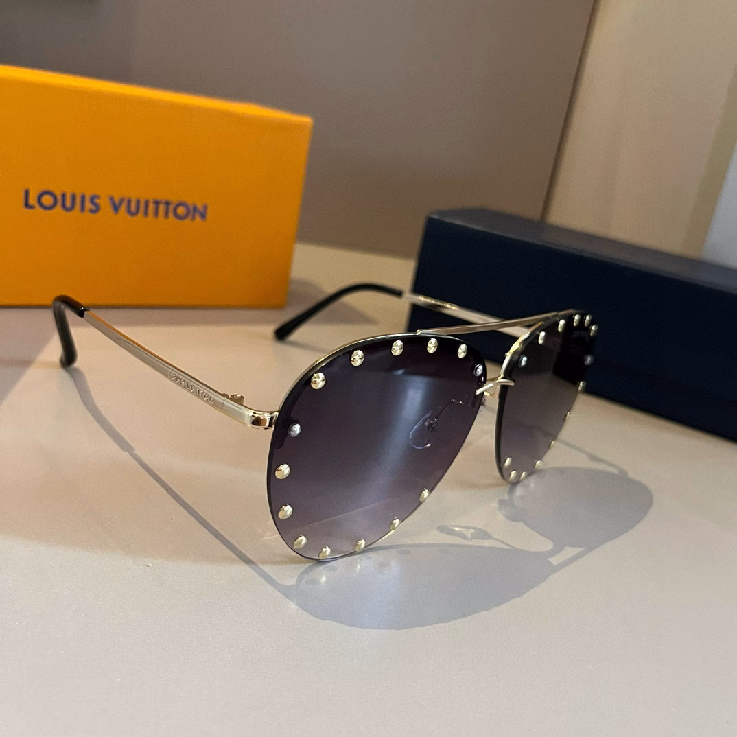 Louis Vuitton's new sunglasses🕶️Same style for men and women, extremely comfortable to wearFashionable styleClassic metal single beam aviator toad-shaped fashion sunglasses