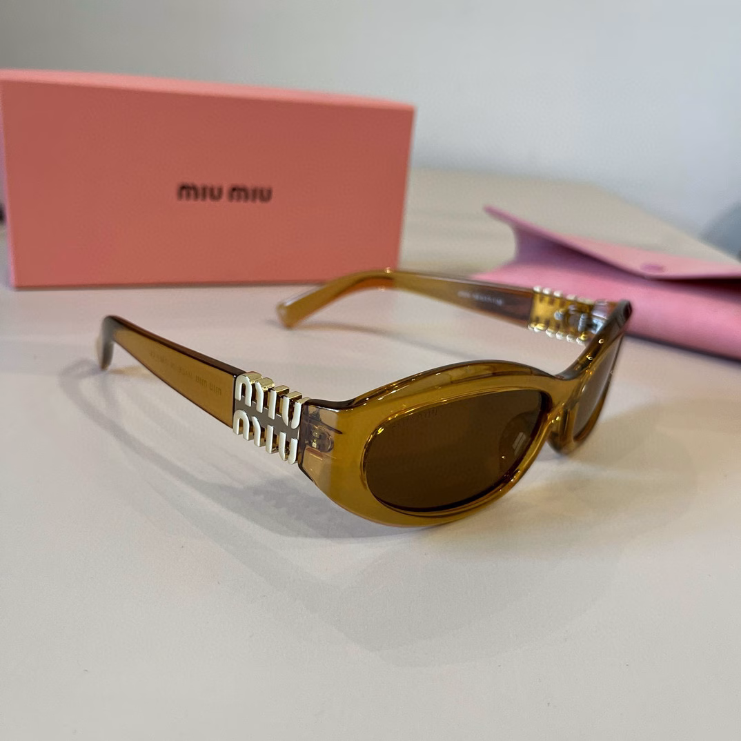 Miu Miu cat-eye sunglasses, recommended by major internet celebrities and bloggers