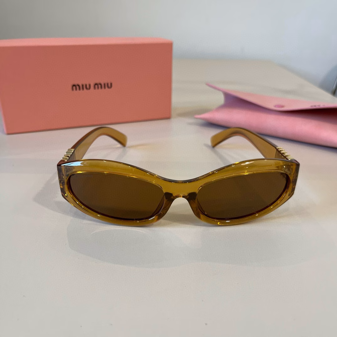 Miu Miu cat-eye sunglasses, recommended by major internet celebrities and bloggers