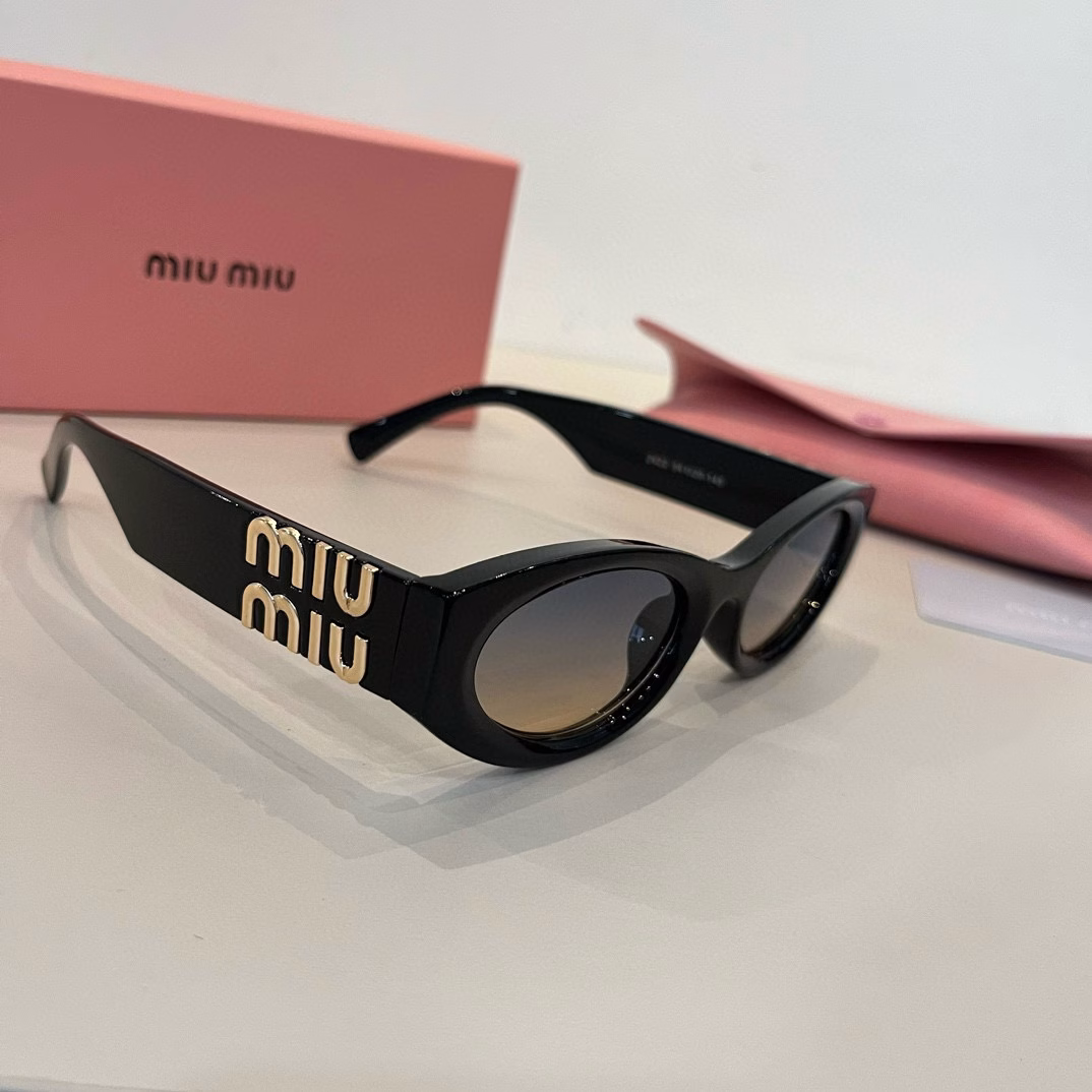 Miu Miu cat-eye sunglasses, recommended by major internet celebrities and bloggers