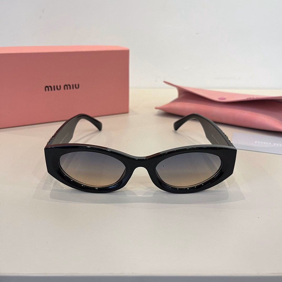 Miu Miu cat-eye sunglasses, recommended by major internet celebrities and bloggers