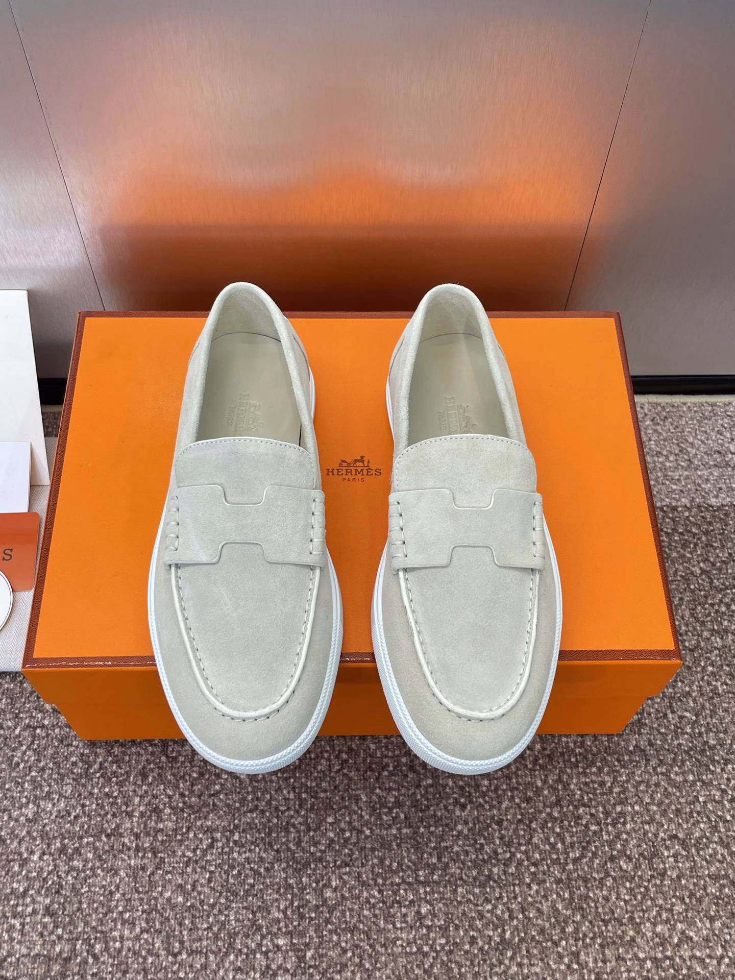 Hermes 2025 Spring and Summer Couple New Lvy Colorblock Skateboard Shoes H-style Flat Round Head Fashion Casual LoafersMaterial: Imported calfskin/imported sheepskin + water-dyed sheepskin lining + original molded TPU outsole