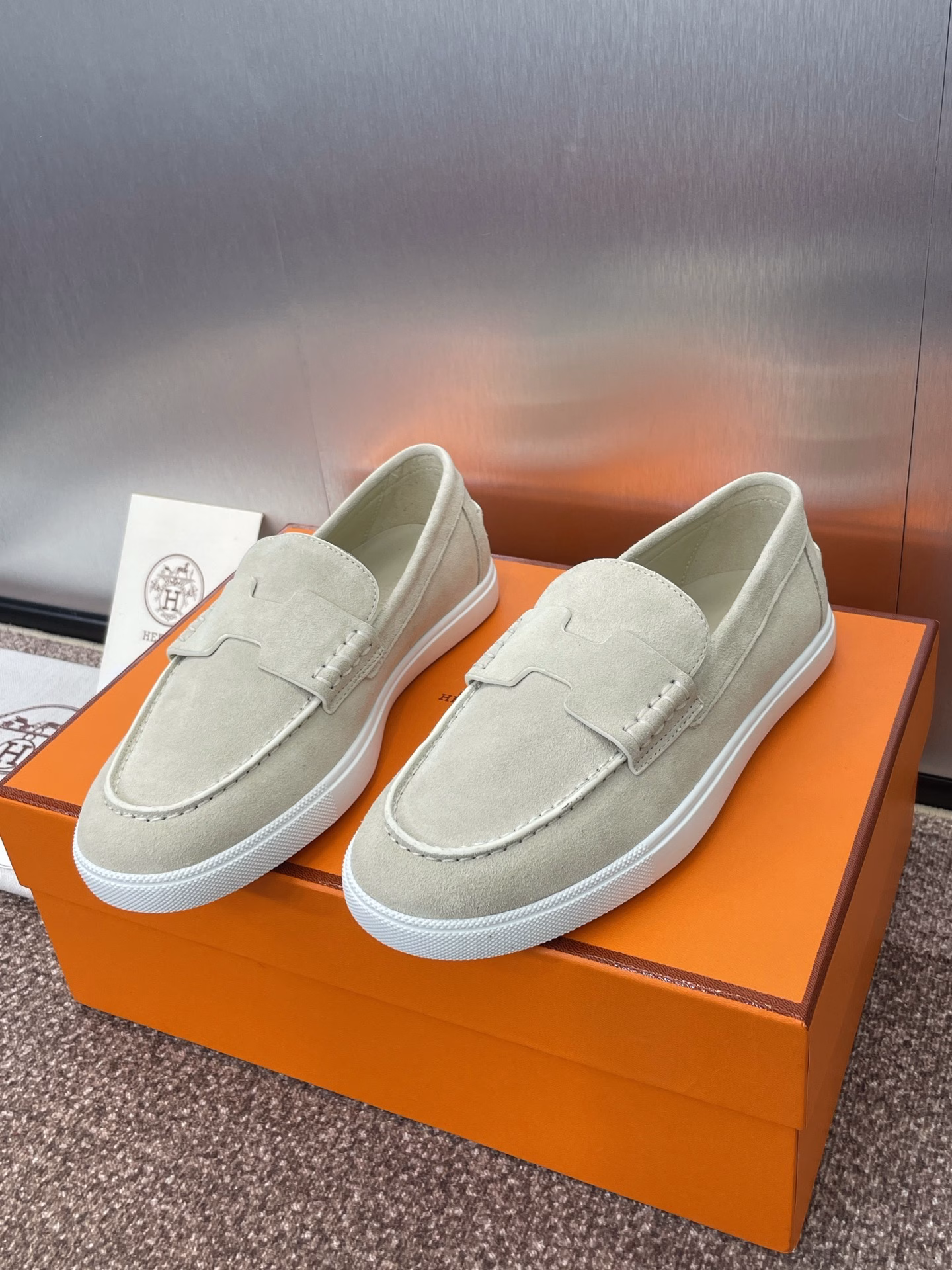 Hermes 2025 Spring and Summer Couple New Lvy Colorblock Skateboard Shoes H-style Flat Round Head Fashion Casual LoafersMaterial: Imported calfskin/imported sheepskin + water-dyed sheepskin lining + original molded TPU outsole