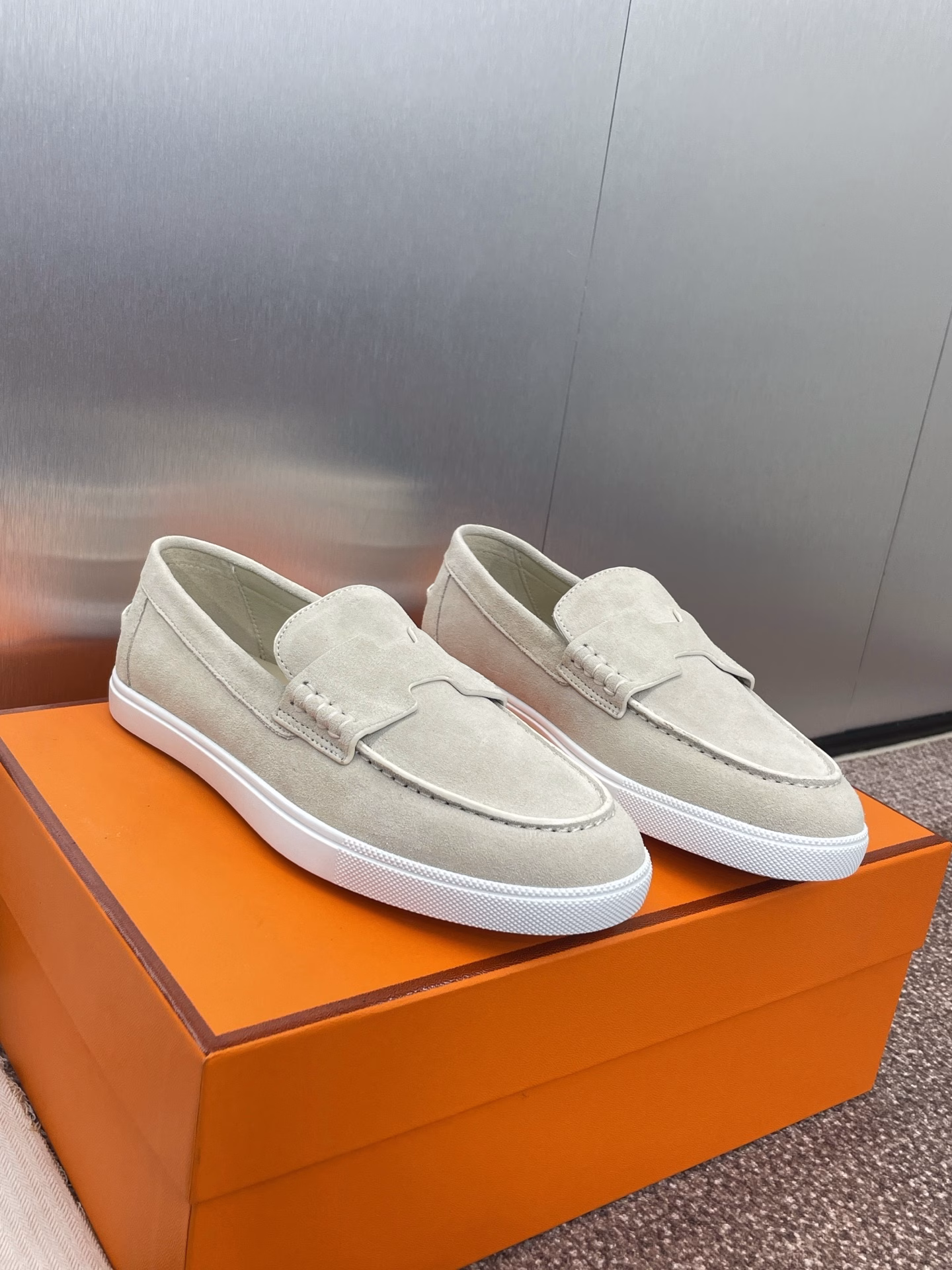 Hermes 2025 Spring and Summer Couple New Lvy Colorblock Skateboard Shoes H-style Flat Round Head Fashion Casual LoafersMaterial: Imported calfskin/imported sheepskin + water-dyed sheepskin lining + original molded TPU outsole